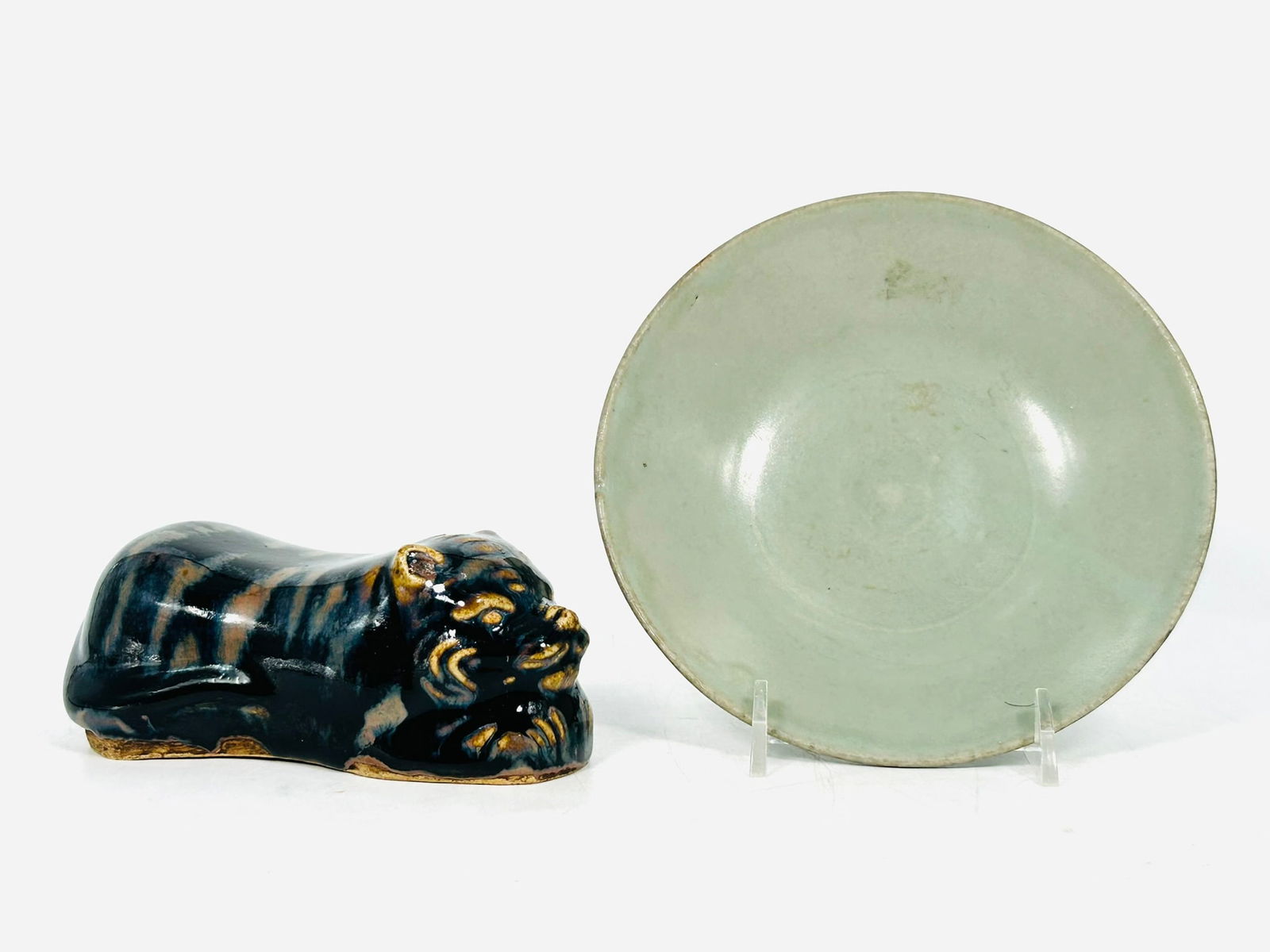 Two Chinese Porcelain Objects (1 of 8)