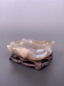 A Chinese Agate Water Pot