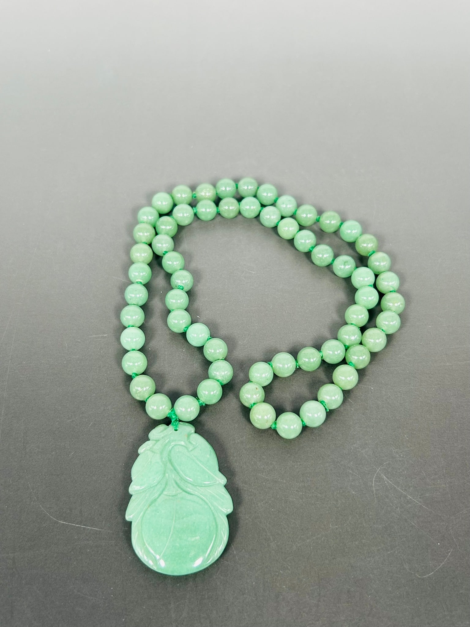 A String of Chinese Green Jade Beads and A Pendant, Necklace (1 of 5)