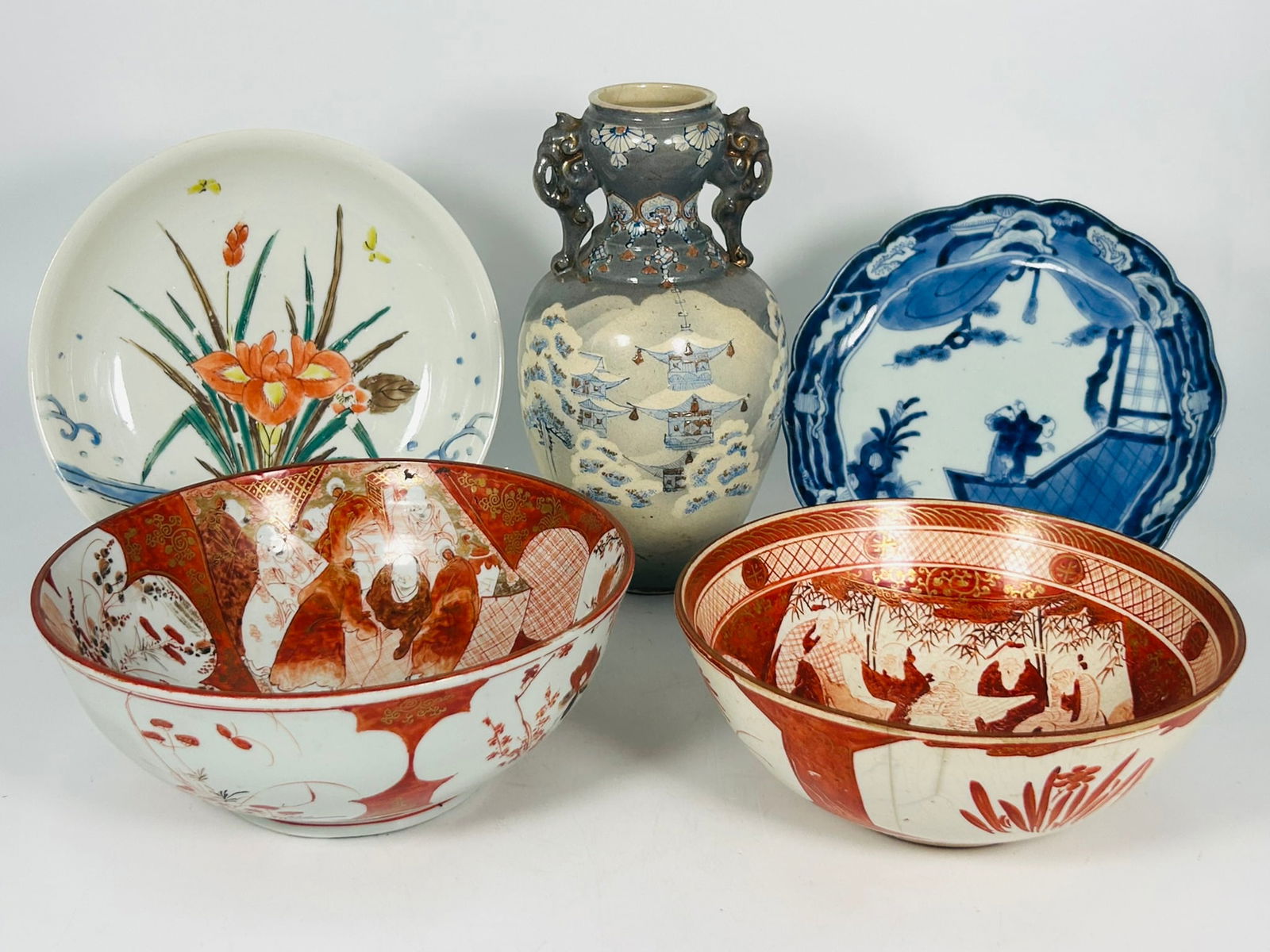 A Group of Five Japanese Porcelain Ware (1 of 20)