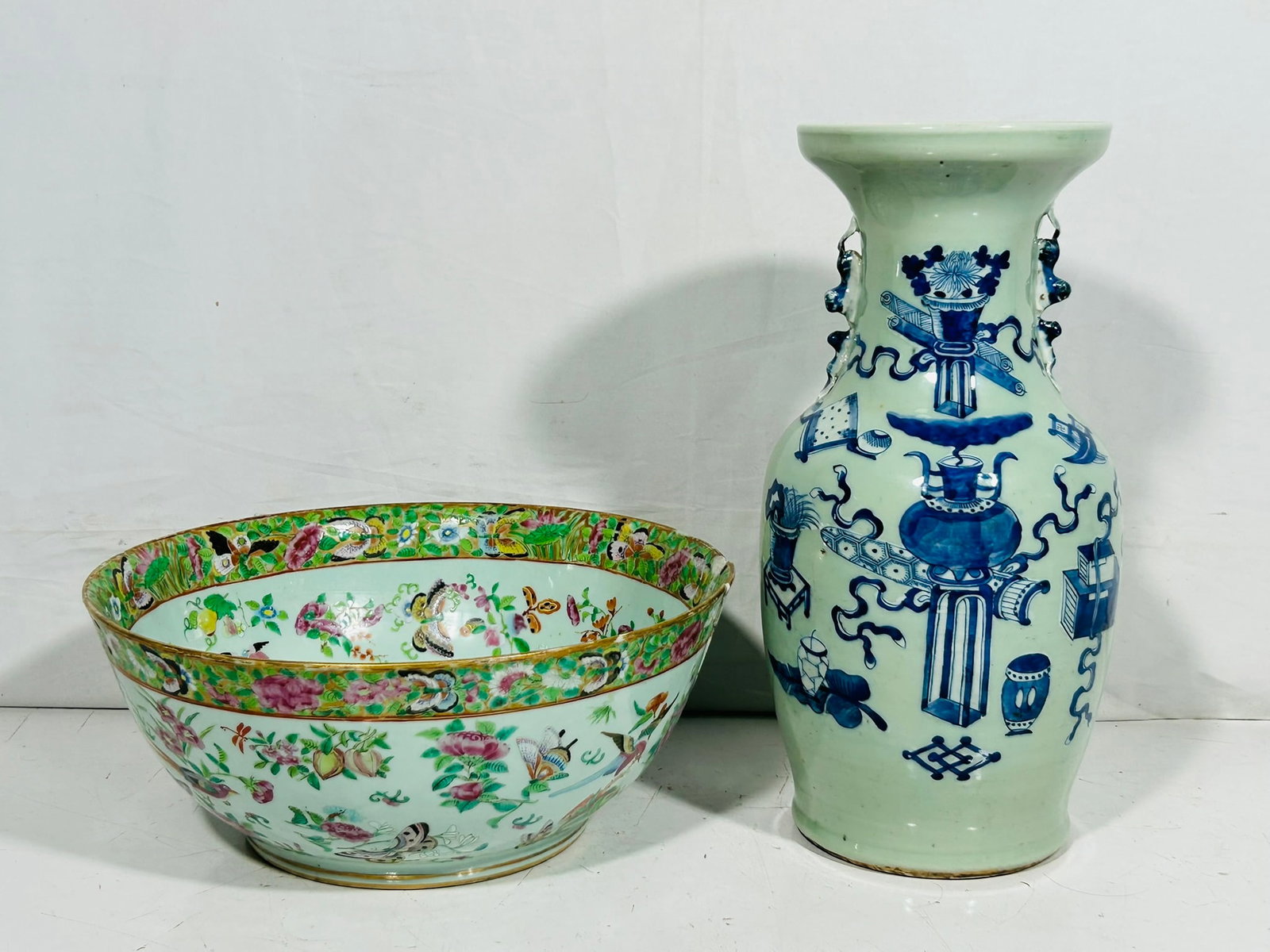 Two Chinese Porcelain Wares (1 of 20)