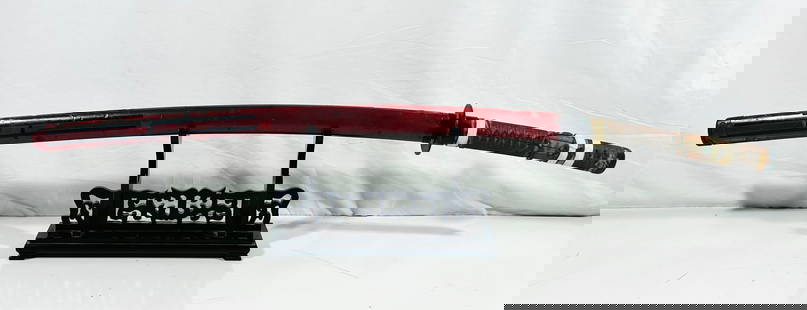 A Japanese Koto Kamakura Samurai Sword, Katana or Tachi, 15th Century or Earlier: Wavy temper line, no nicks, no flaws, sharp blade, temper turns back and point, beautiful hi, lacquered on both sides, very early piece, probably suriage, see photos of tang, very nice fumbari, handle