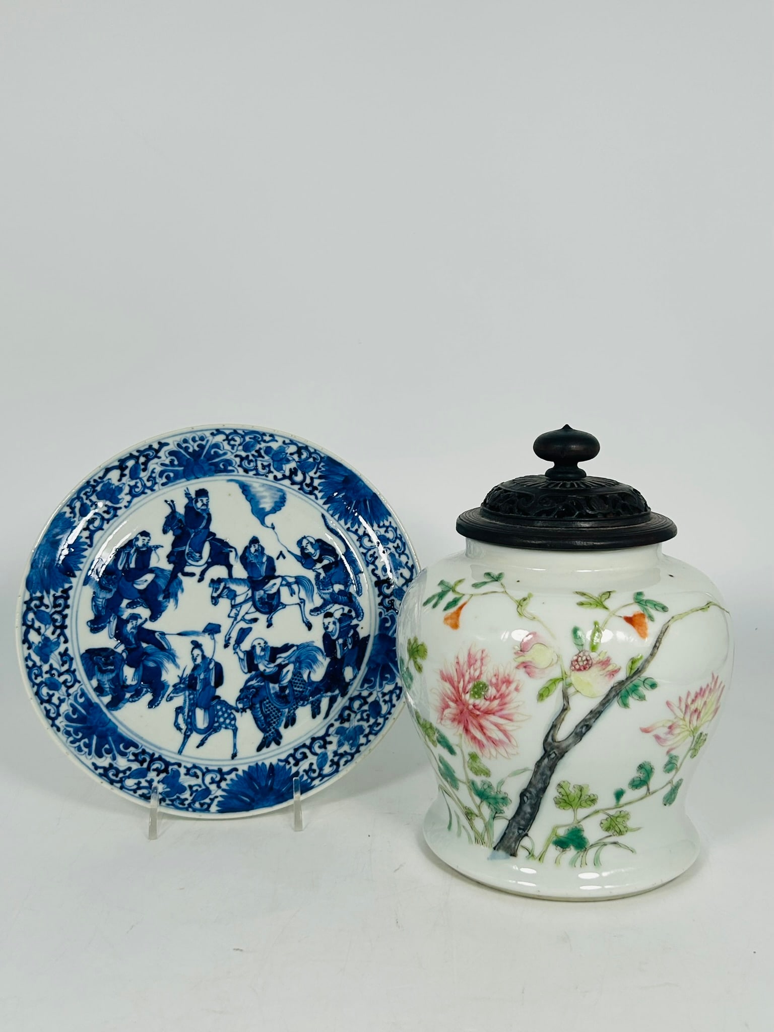 Two Chinese Porcelain Ware, Jarlet and Dish (1 of 17)
