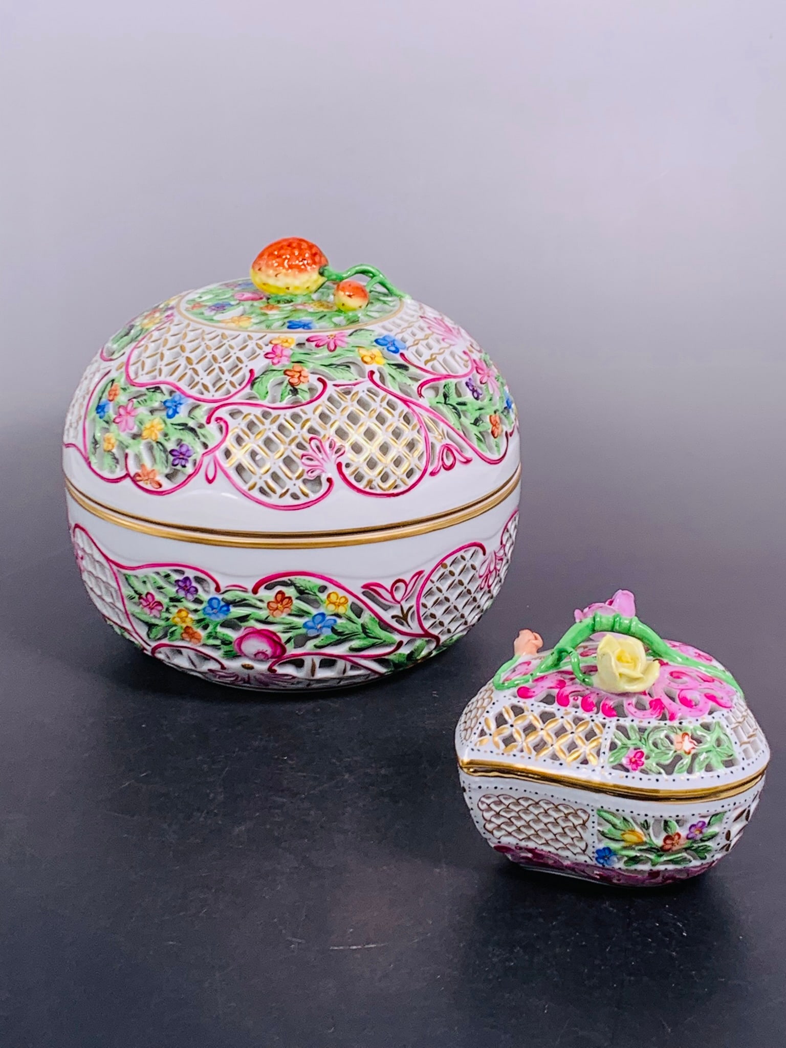Two Herend Hungary Reticulated Porcelain Covered Boxes with Applied Flowers (1 of 19)