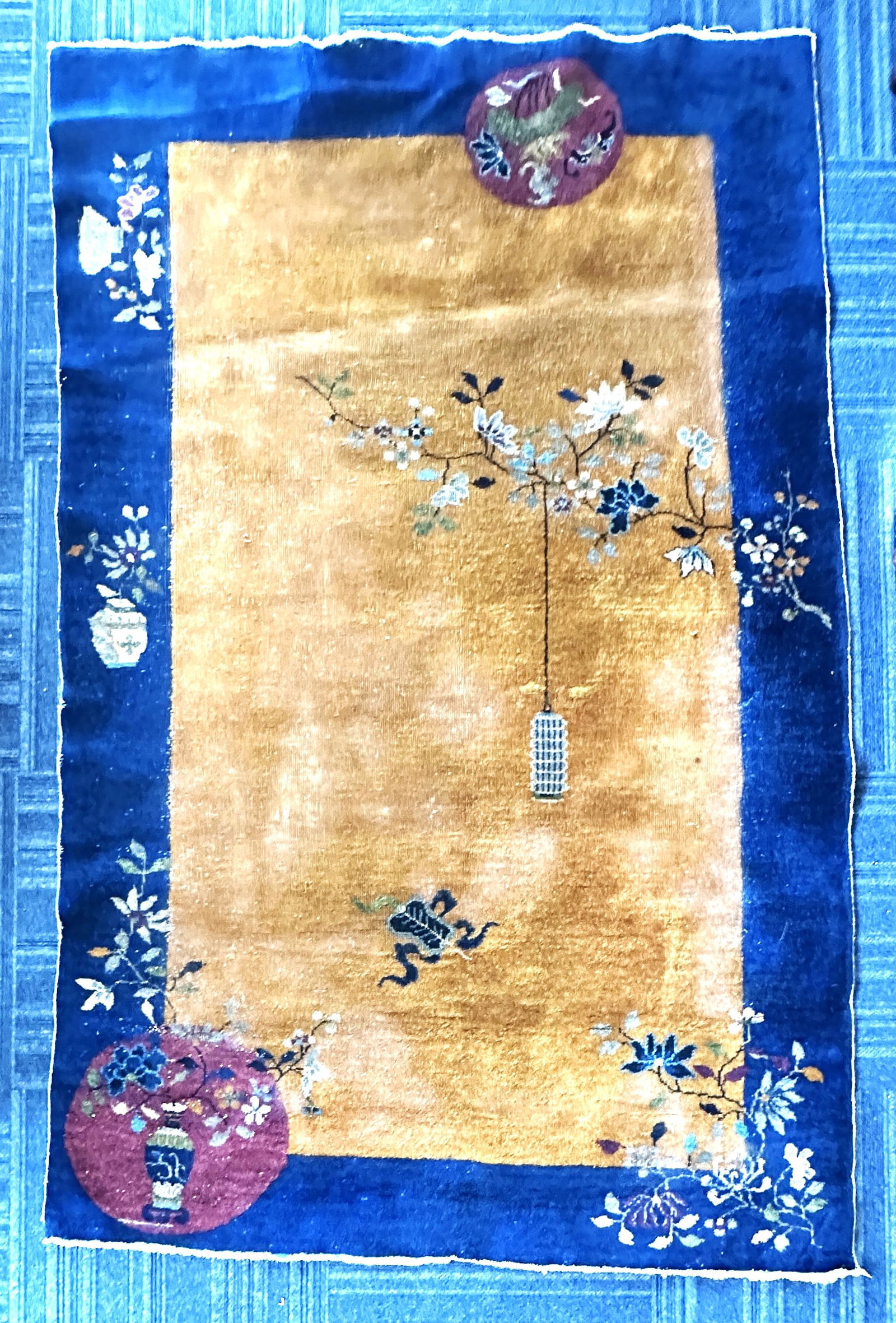 A Chinese Art Deco 'Antiques' Carpet (1 of 17)