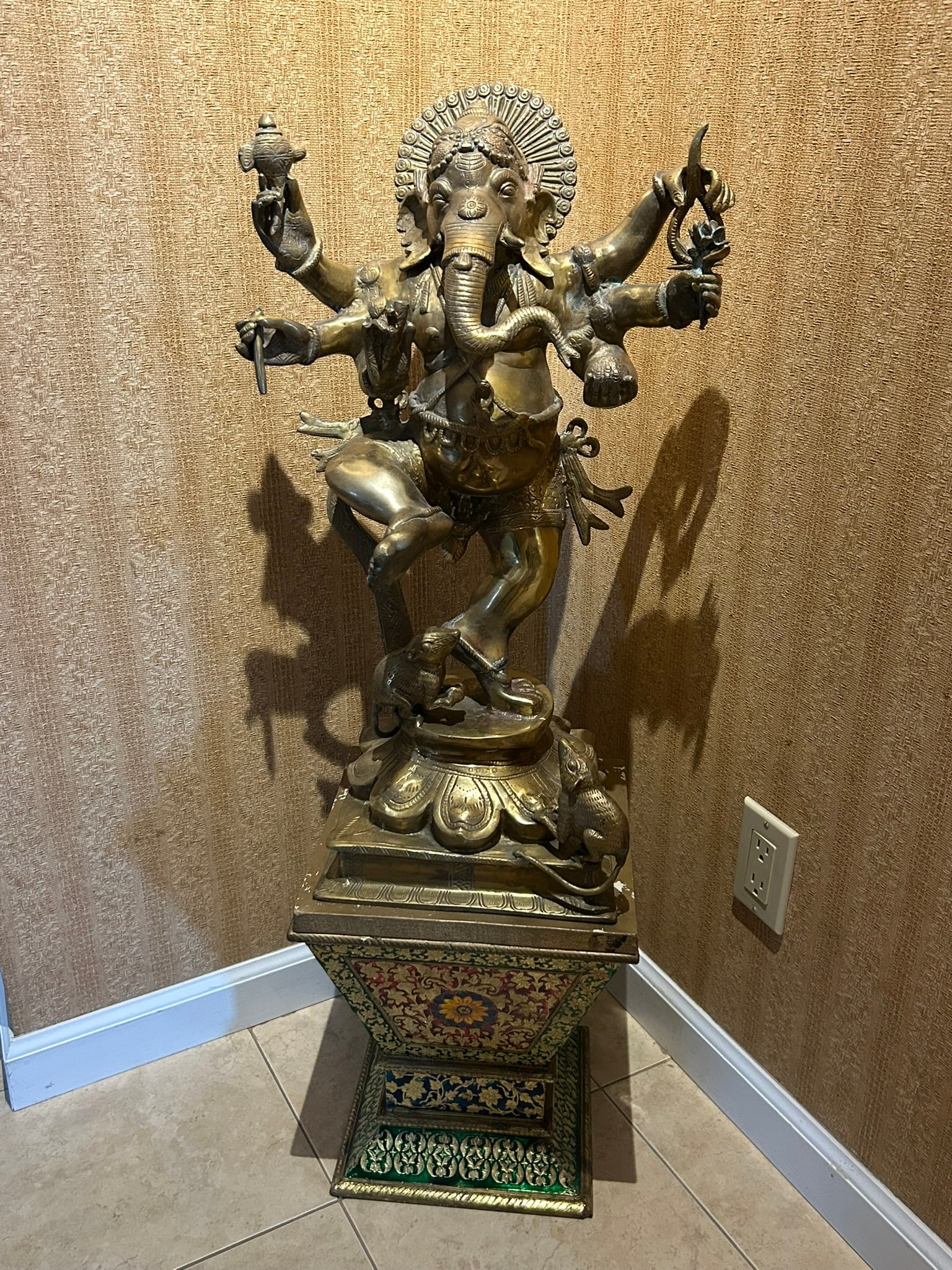 A Vintage Brass Sculpture of Ten-Armed Dancing Ganesha (1 of 14)