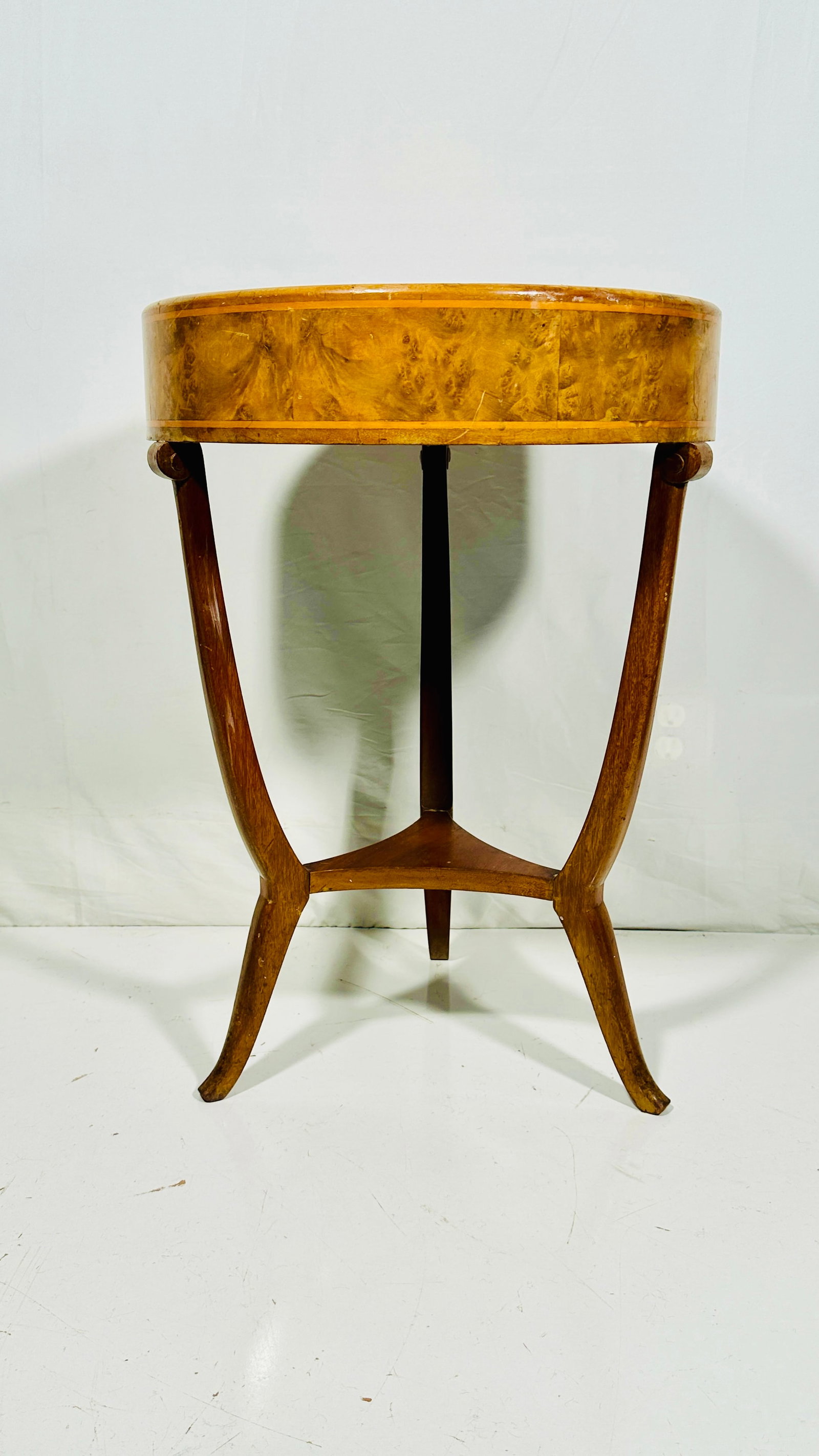 A Small Biedermeier Marquetry-Inlaid Circular Table: 27.1/4 in. high, 19.3/8 in. diam.