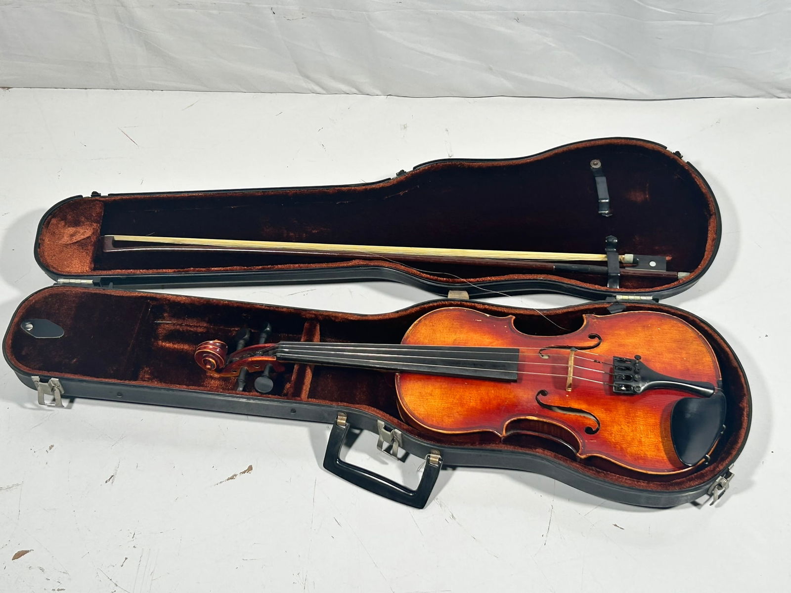 A Vintage Karl Hofner Bubenreuth 1966 Violin: With a carrying case, 22 in. long, 7.1/2 in. wide for the violin; 4.1/2 in. high, 30.1/2 in. wide, 9 in. deep for the carrying case.