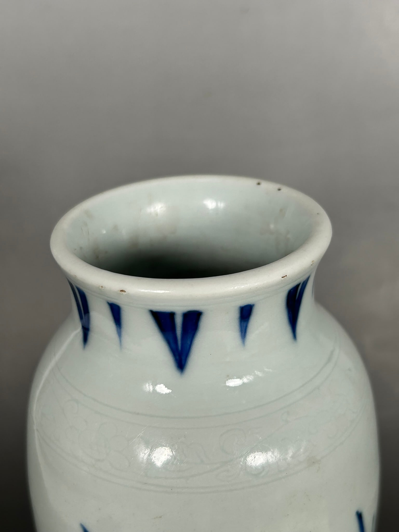 A Chinese Blue and White Sleeve Vase, Chongzhen Period, Ming Dynasty - 8