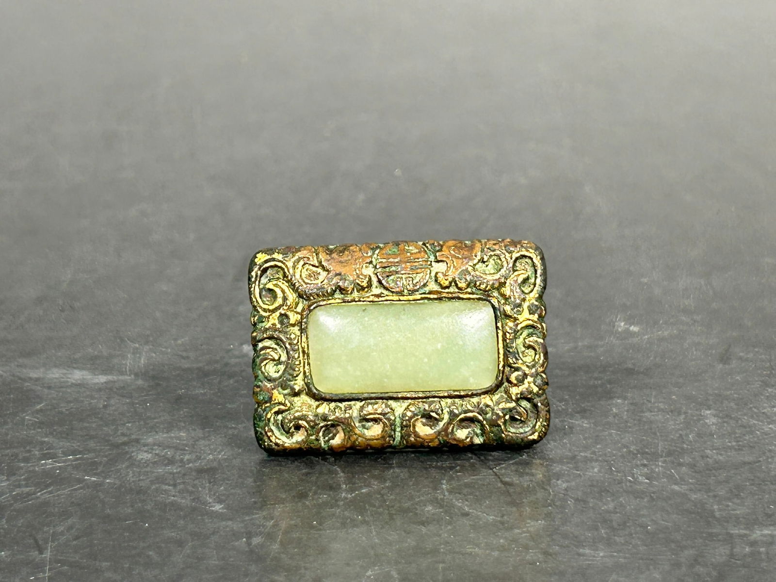A Chinese Jade-Inset Gilt-Bronze Belt Buckle (1 of 7)