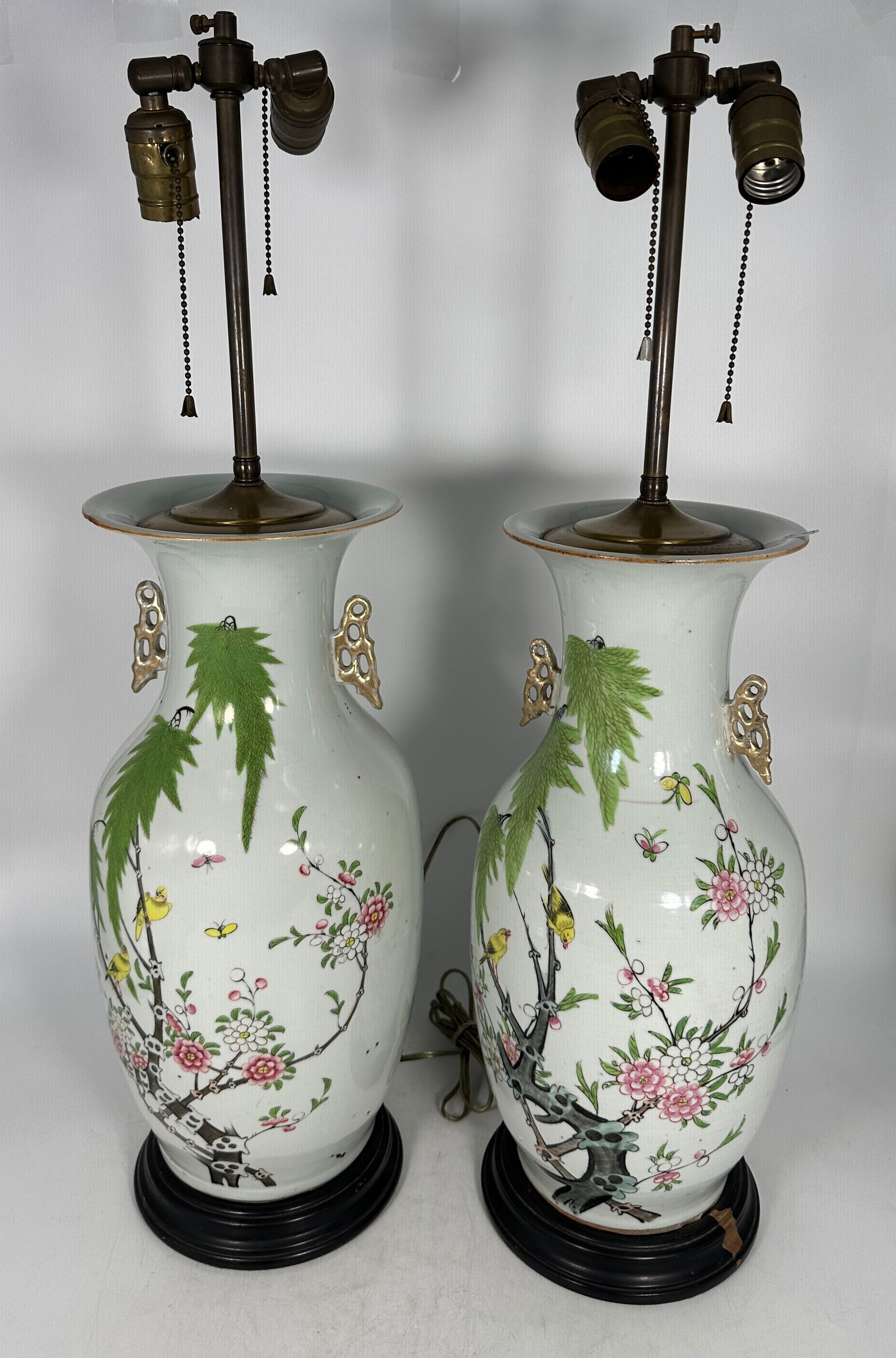 A Pair of Chinese Famille Rose Vases (1 of 7)