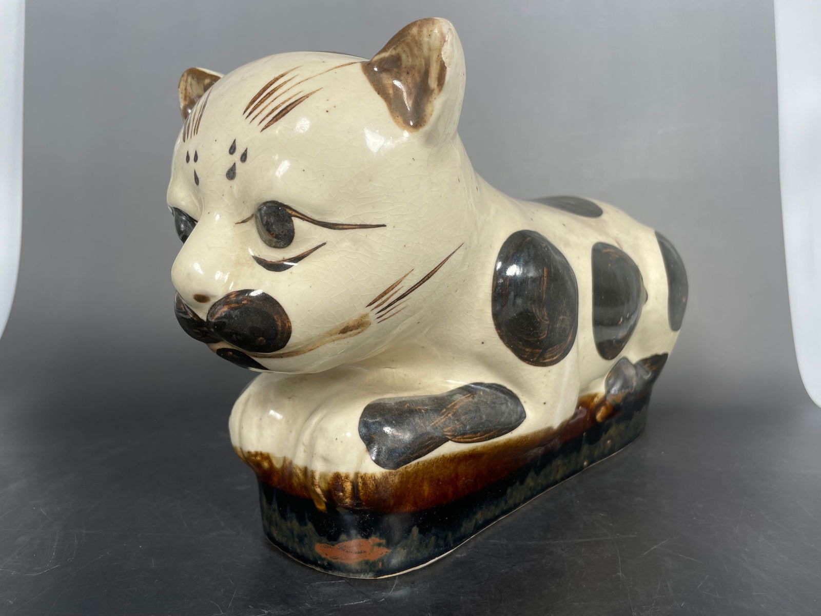 A Chinese Cizhou-Type Cat Pillow, 19th Century (1 of 9)