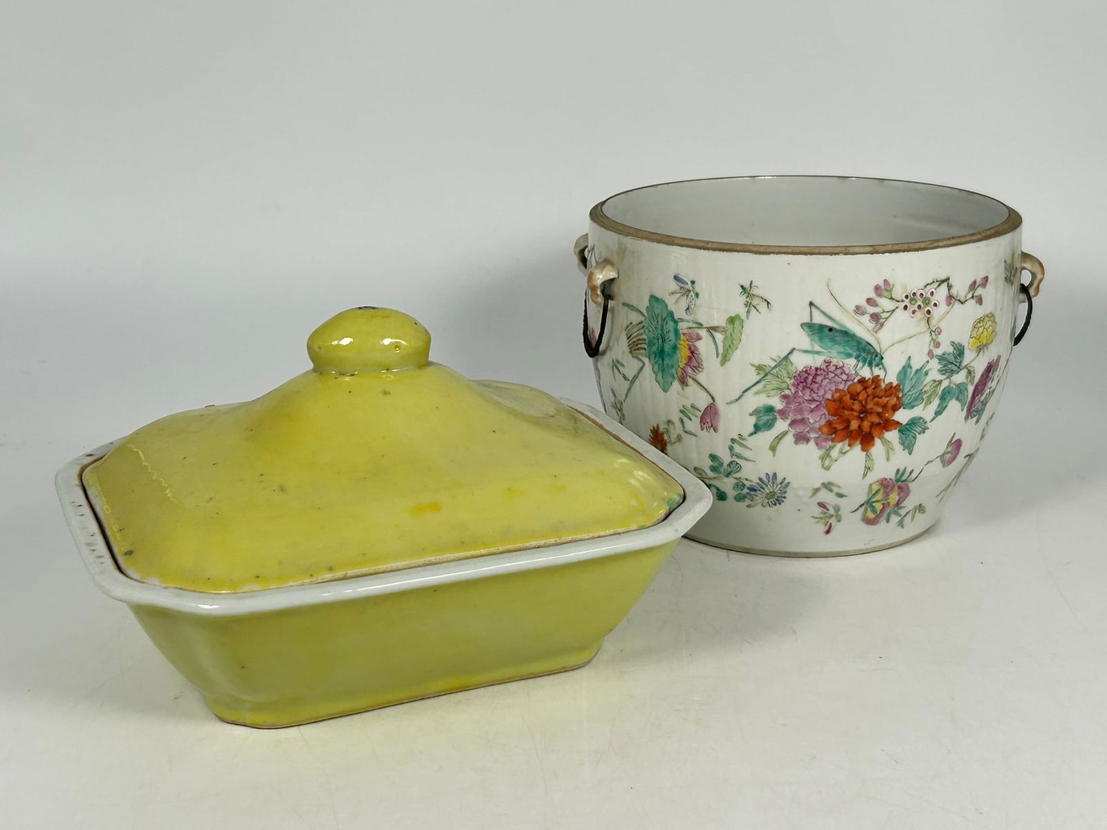 Two Chinese Porcelain Ware (1 of 13)