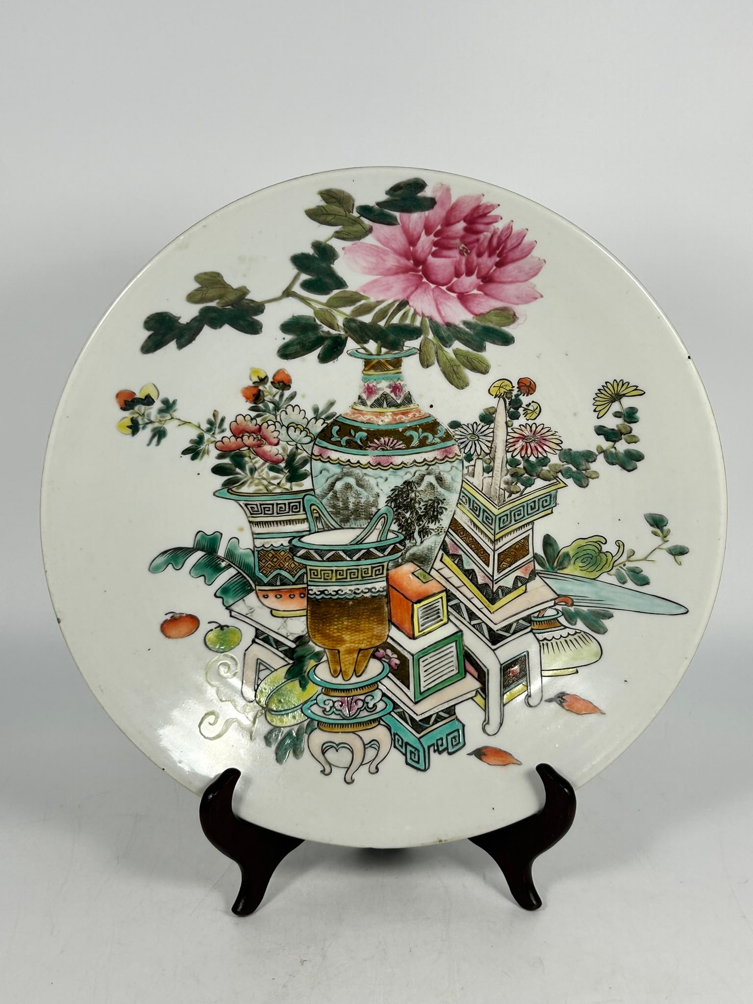 A Chinese Large Famille Rose 'Antiques' Dish (1 of 8)