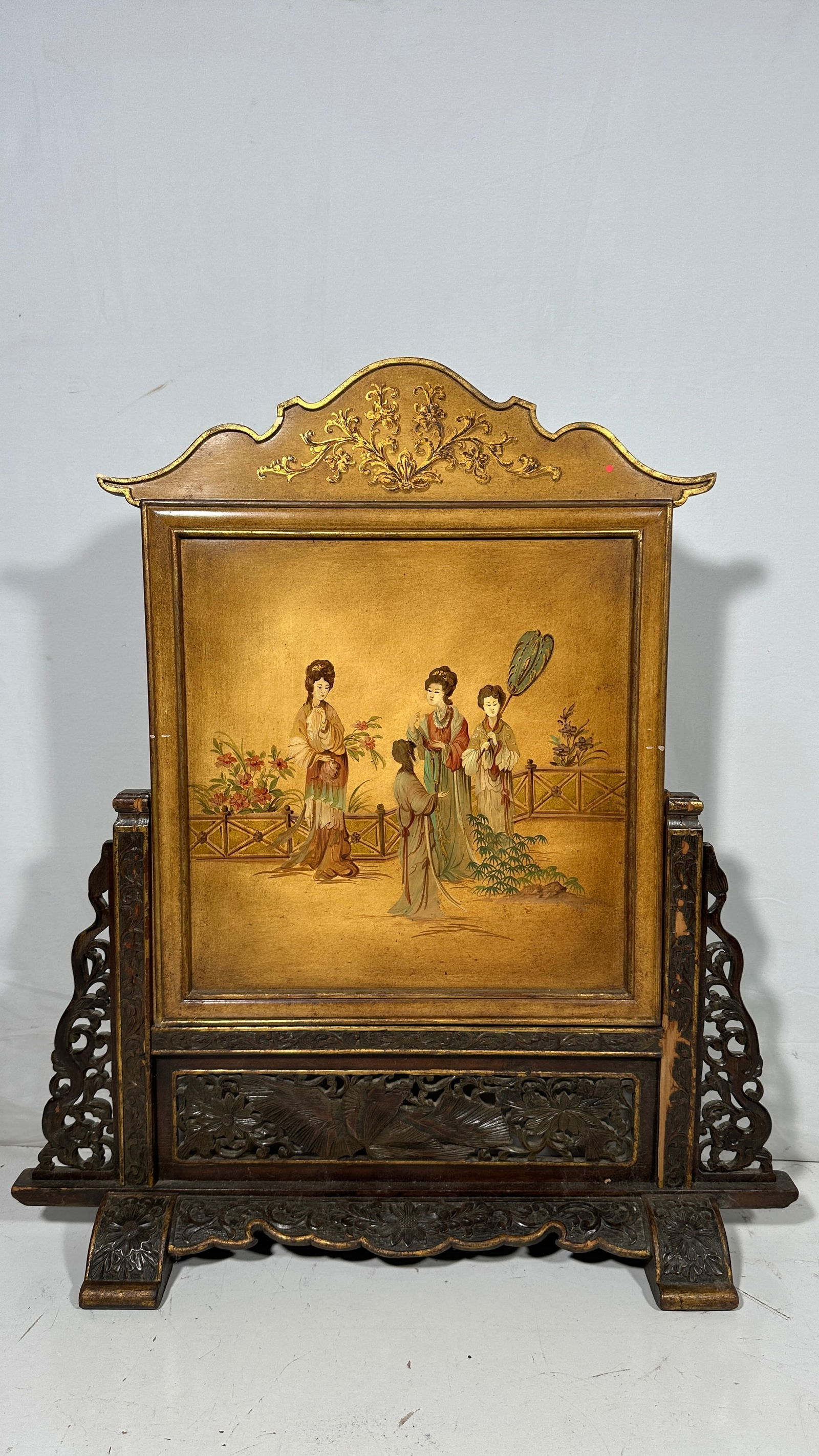 A Chinese Style Gilt-Wood Table Screen (1 of 7)