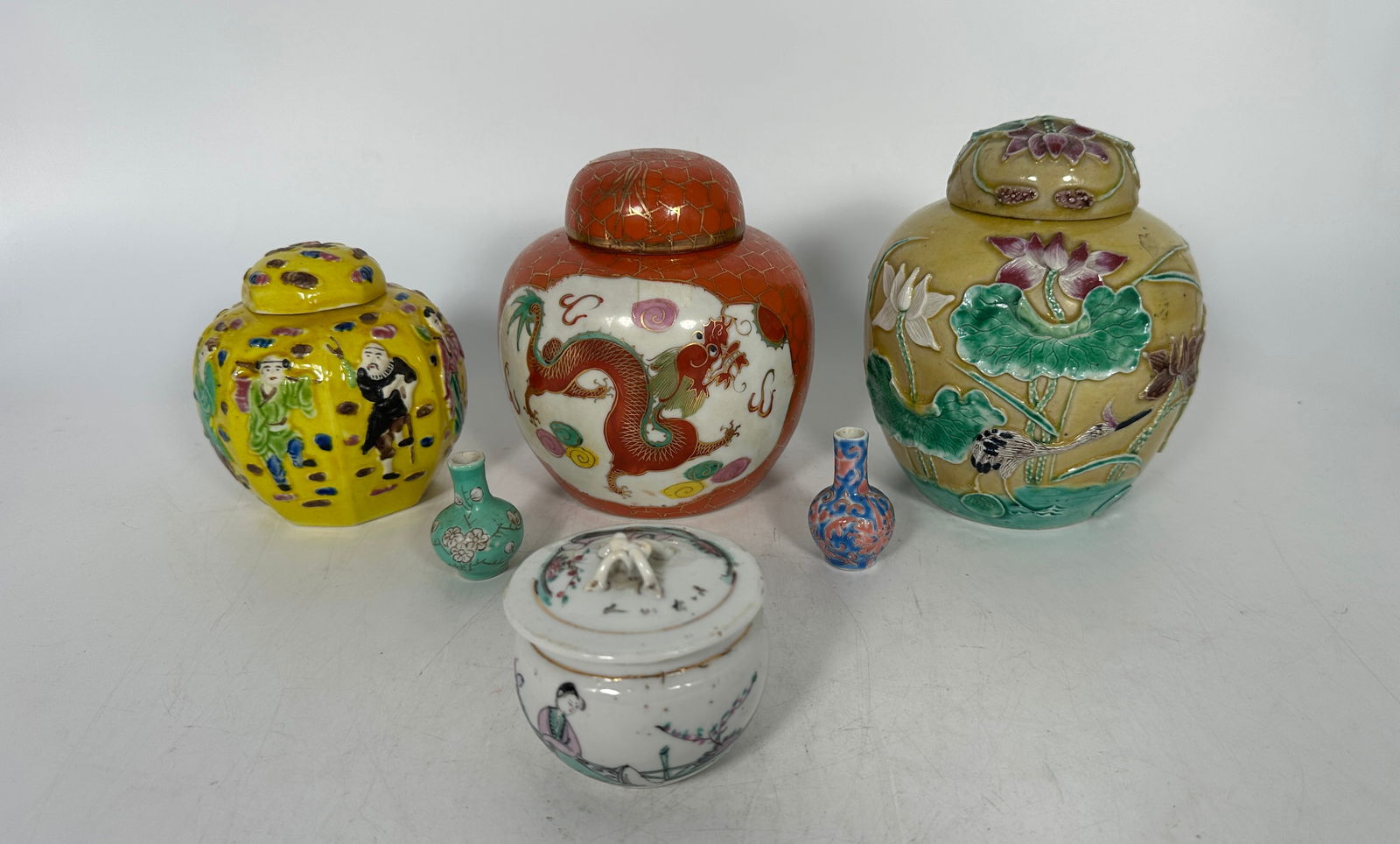 A Group of Six Chinese Porcelain Ware, Qing Dynasty (1 of 9)