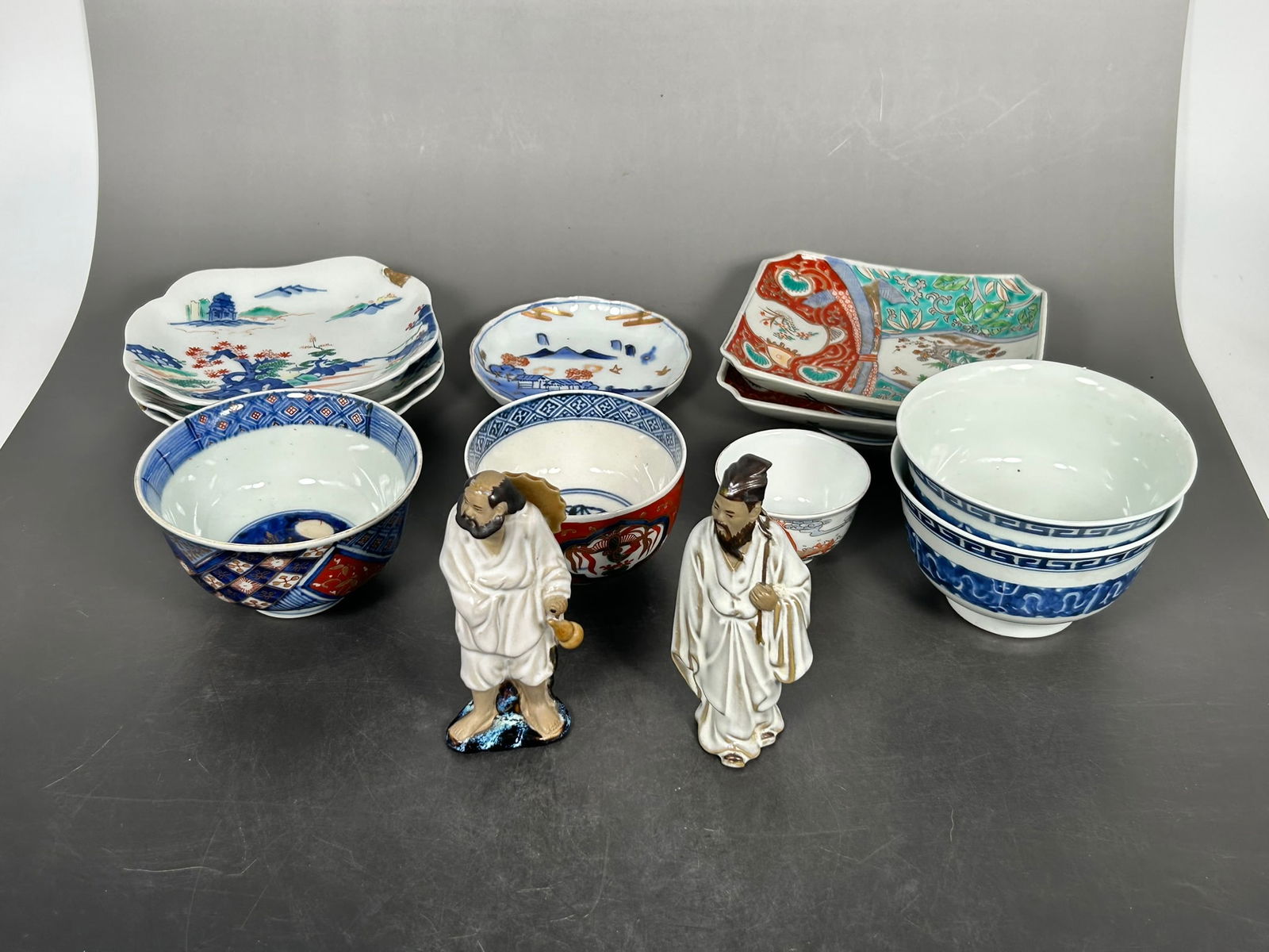 A Group of Thirteen Asian Porcelain Objects (1 of 20)