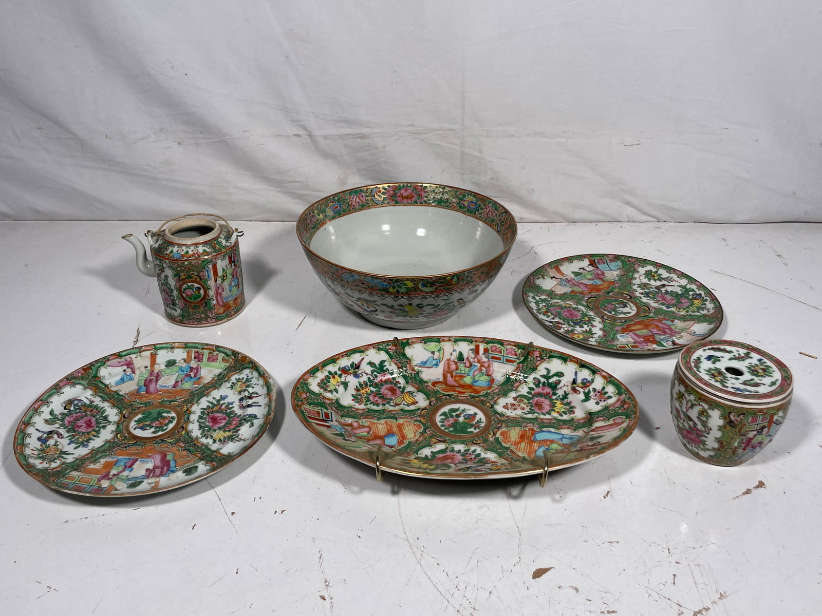 A Group of Six Chinese Famille Rose Gilt-Decorated Ware (1 of 20)
