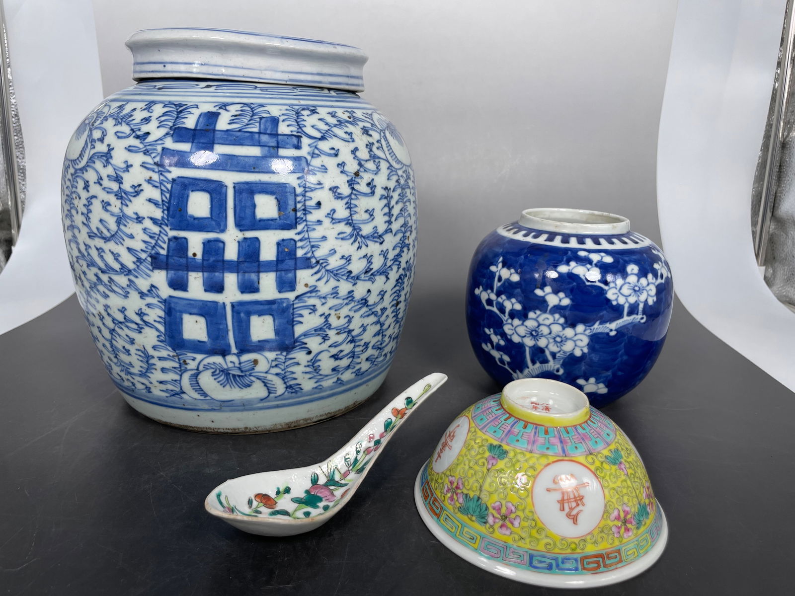 A Group of Four Chinese Porcelain Ware (1 of 19)