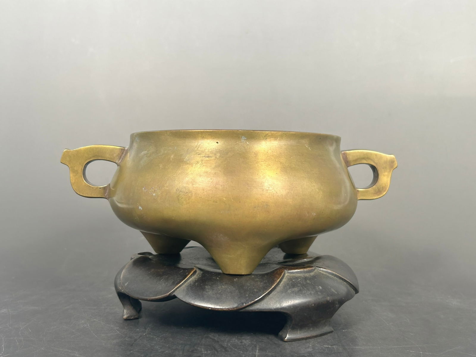 A Chinese Bronze Tripod Censer - 4