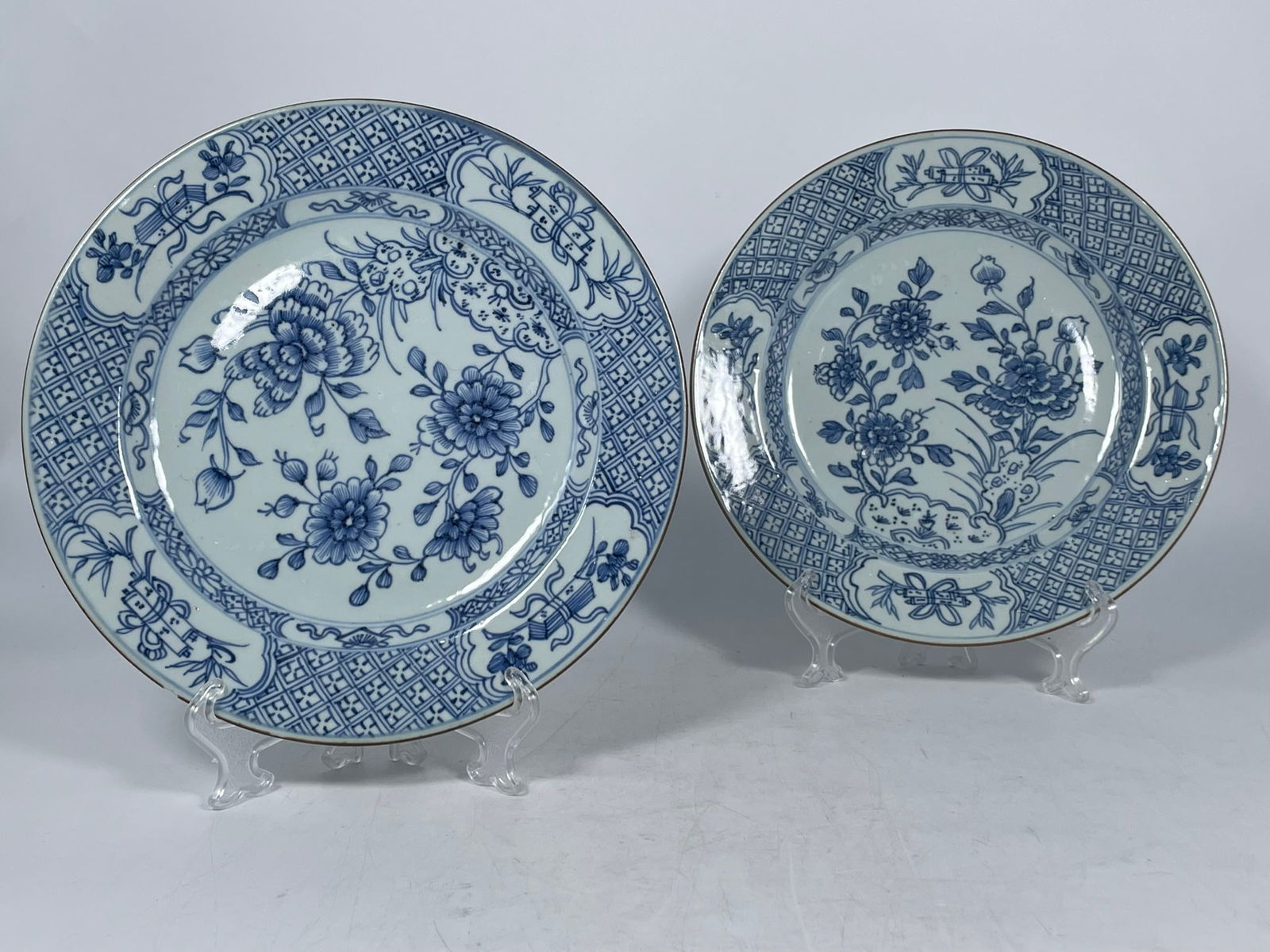 A Pair of Chinese Blue and White Porcelain 'Flower' Dishes, Qing Dynasty (1 of 12)