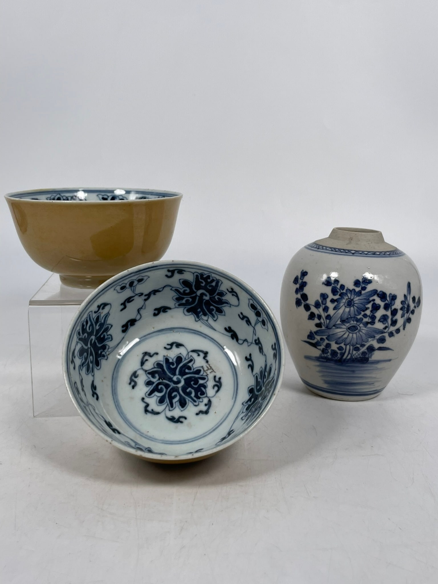 A Group of Three Chinese Porcelain Ware (1 of 16)