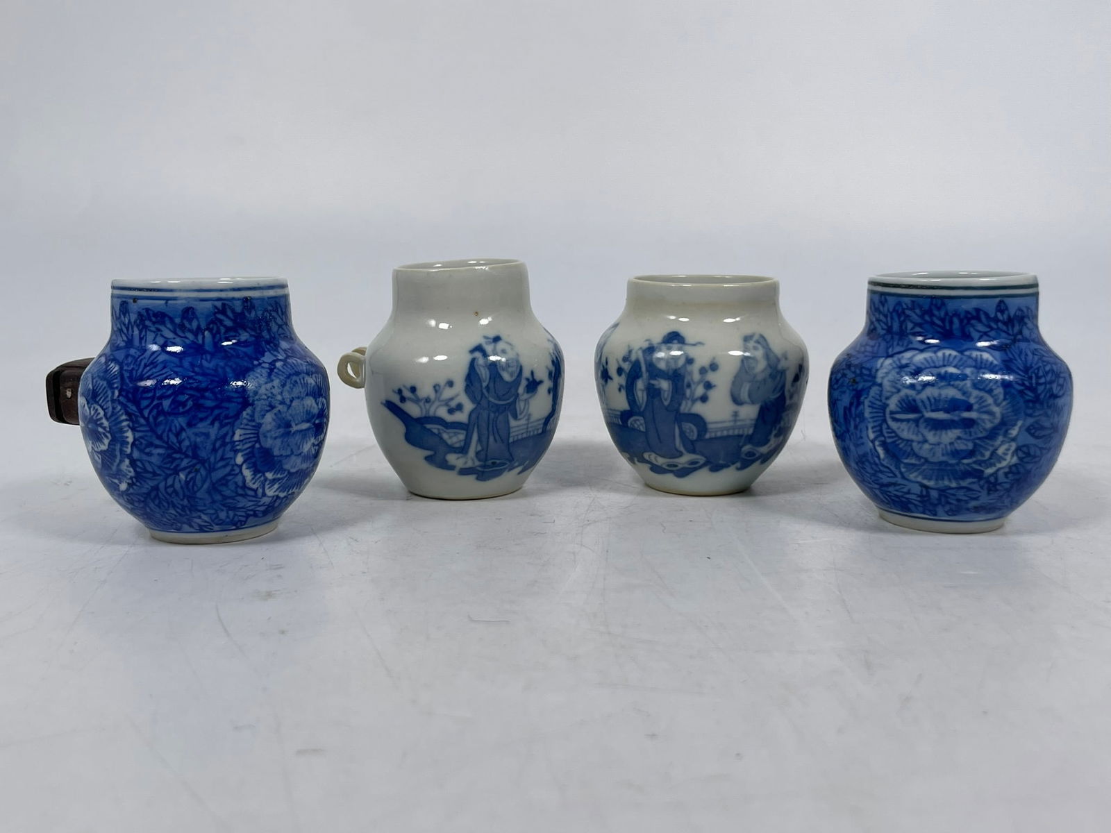 Two Pairs of Chinese Blue and White Porcelain Bird Feeders (1 of 12)