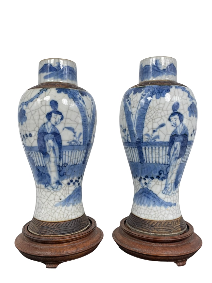 A Pair of Chinese Blue and White Crackle-Glazed Porcelain 'Ladies' Vases, 19th Century (1 of 12)