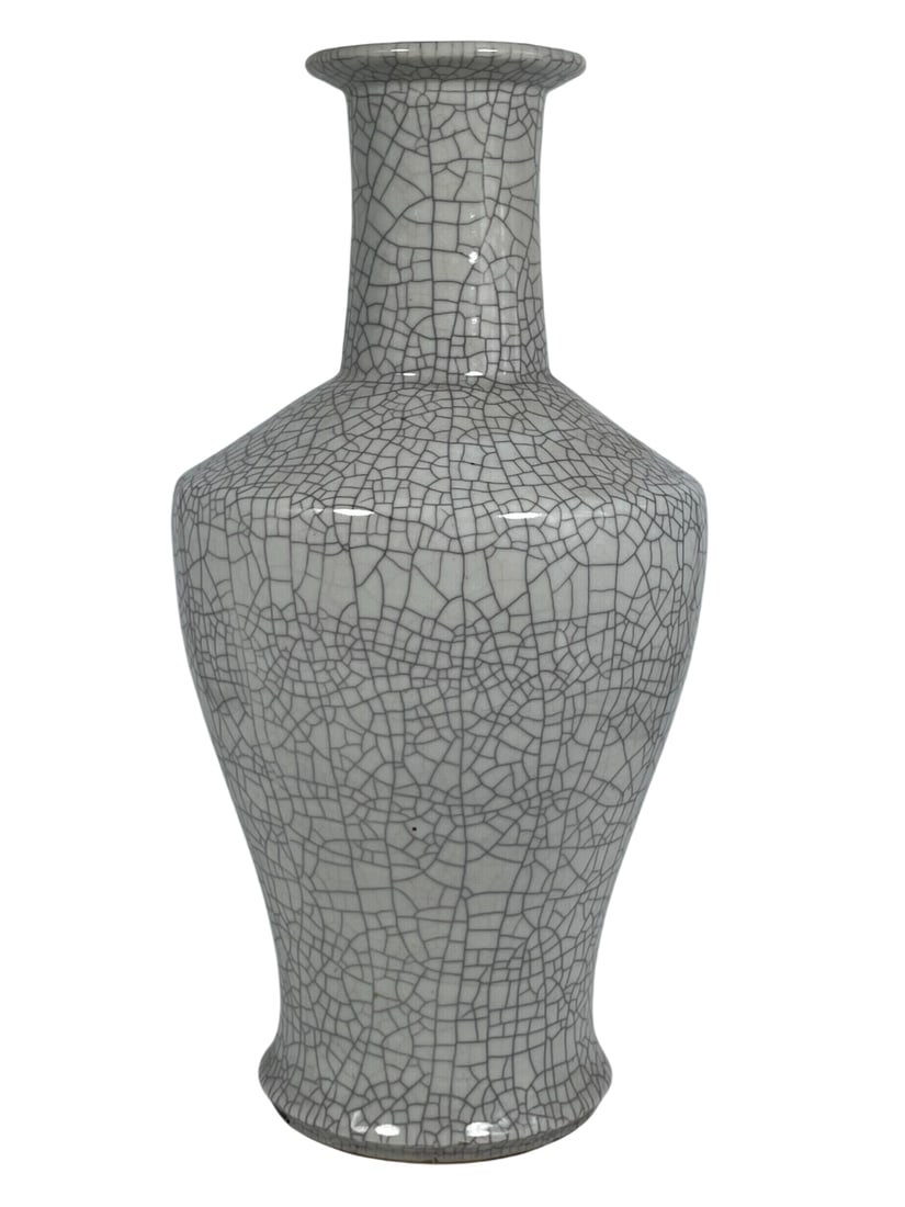 A Chinese Ge-Style Crackle-Glazed Vase (1 of 7)