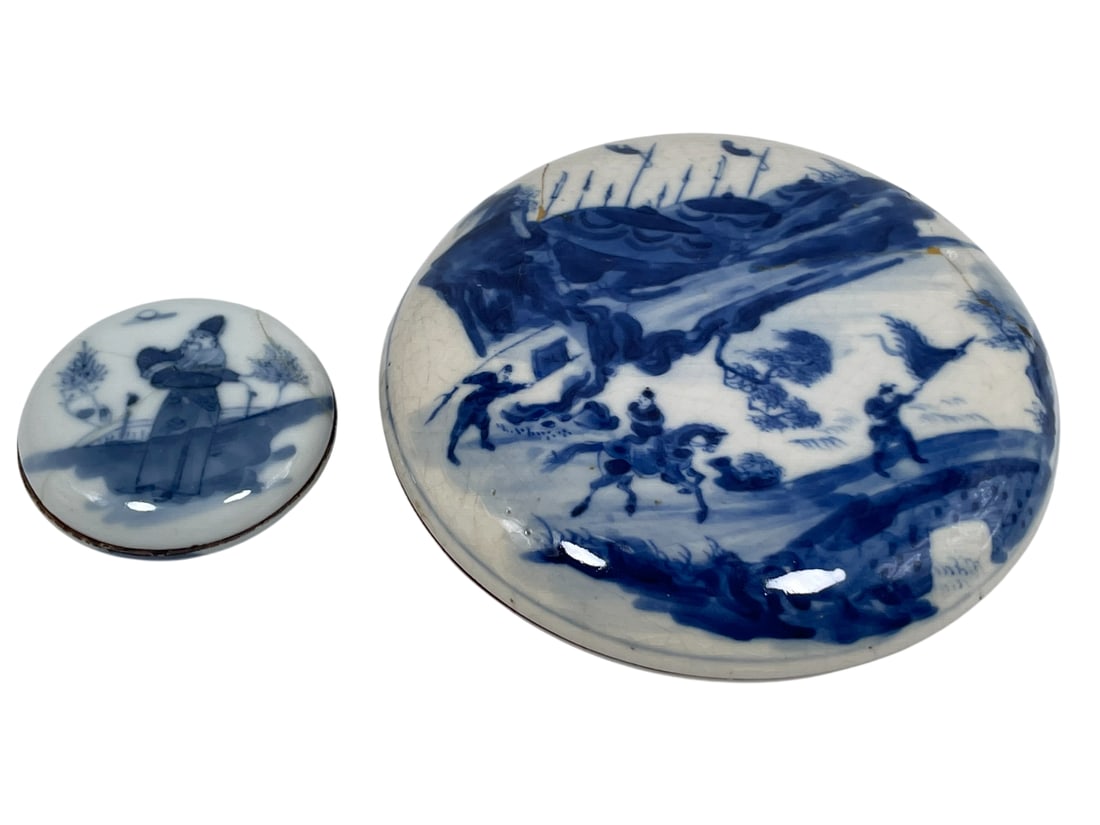 Two Chinese Blue and White Seal Paste Boxes and Covers (1 of 9)