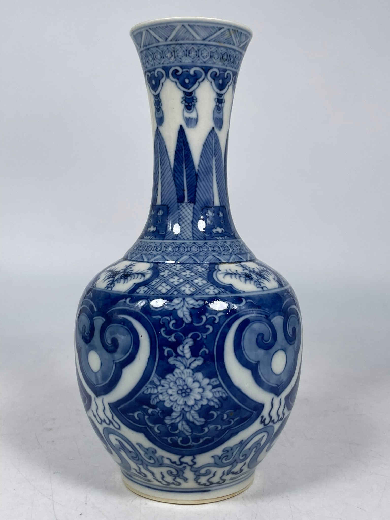 A Chinese Small Blue and White Porcelain 'Flowers' Vase, Late Qing Dynasty (1 of 10)