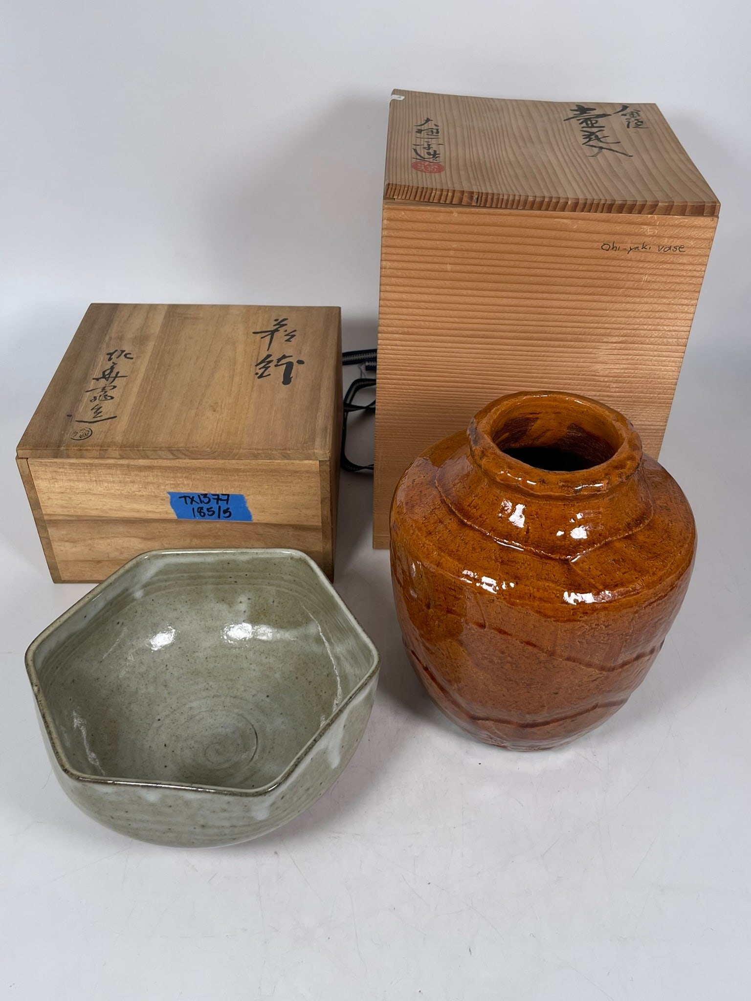 Two Japanese Porcelain Ware (1 of 9)