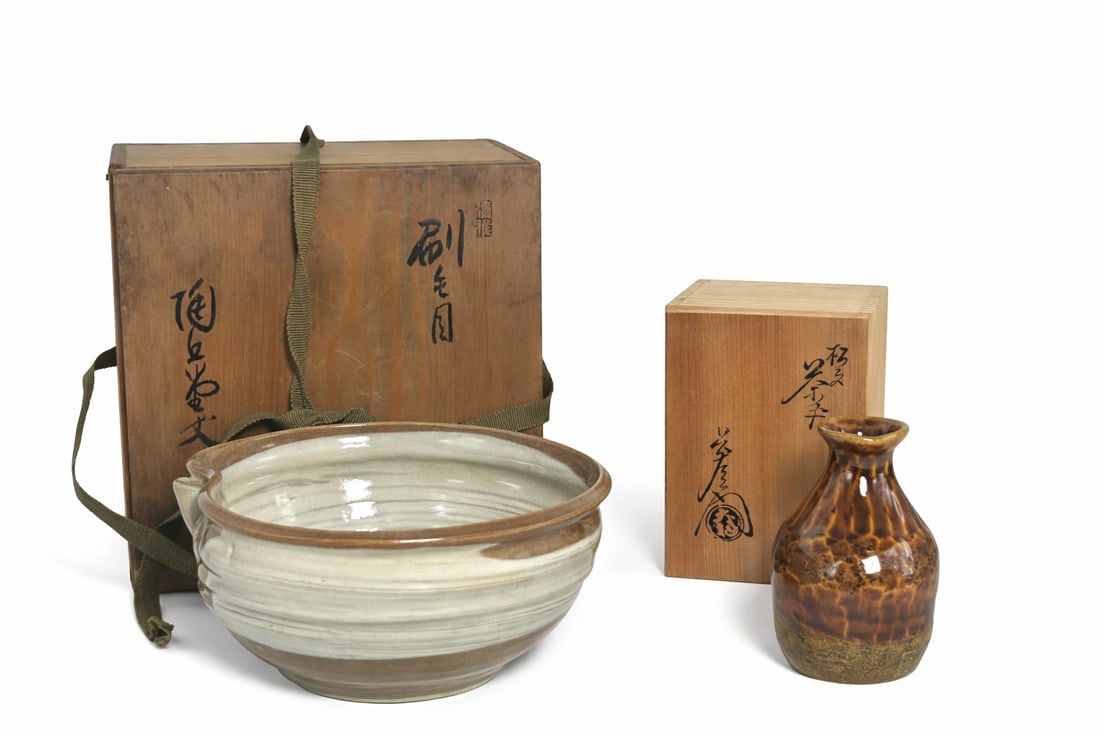 Two Japanese Porcelain Wine Vessels (1 of 13)