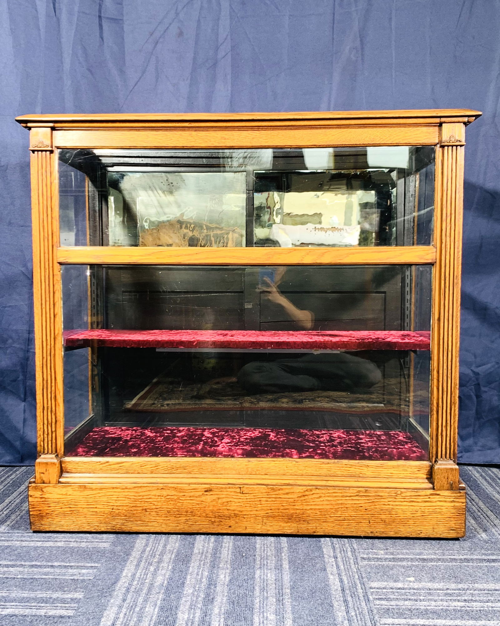 An Antique Mid-Sized Oak Two-Tier Showcase, 1900s (1 of 12)