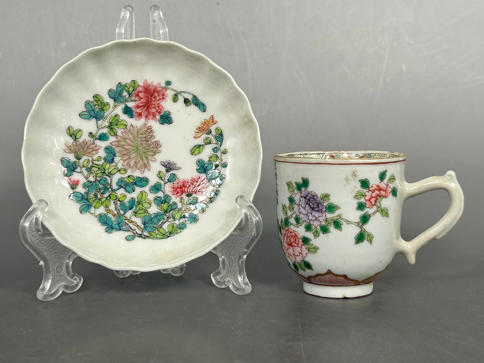 A Chinese Small Famille Rose Saucer and A Famille Rose Tea Cup (1 of 14)