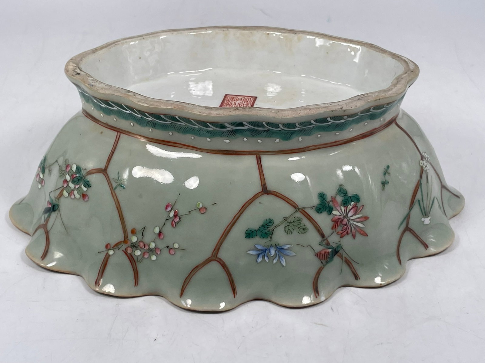 A Chinese Famille Rose Celadon-Glazed 'Butterfly and Flower' Porcelain Oval Bowl, Qing Dynasty - 11