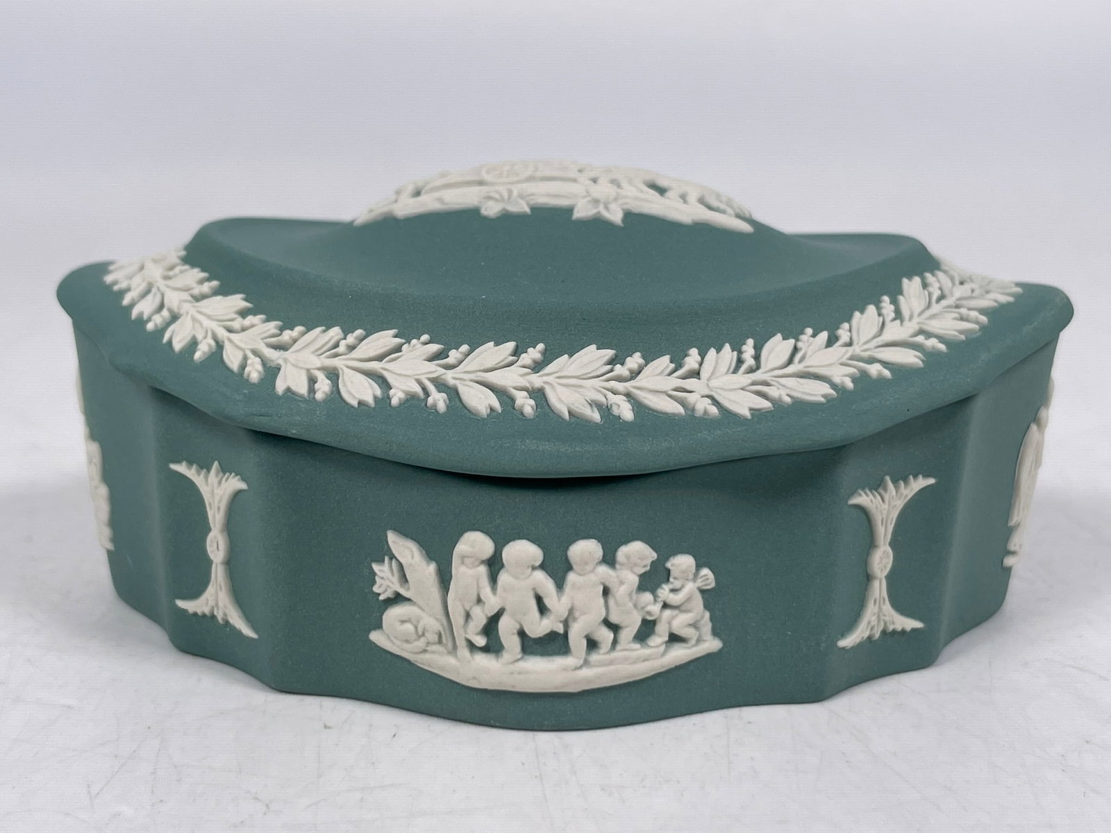 A Group of Five Wedgwood Jasperware - 10