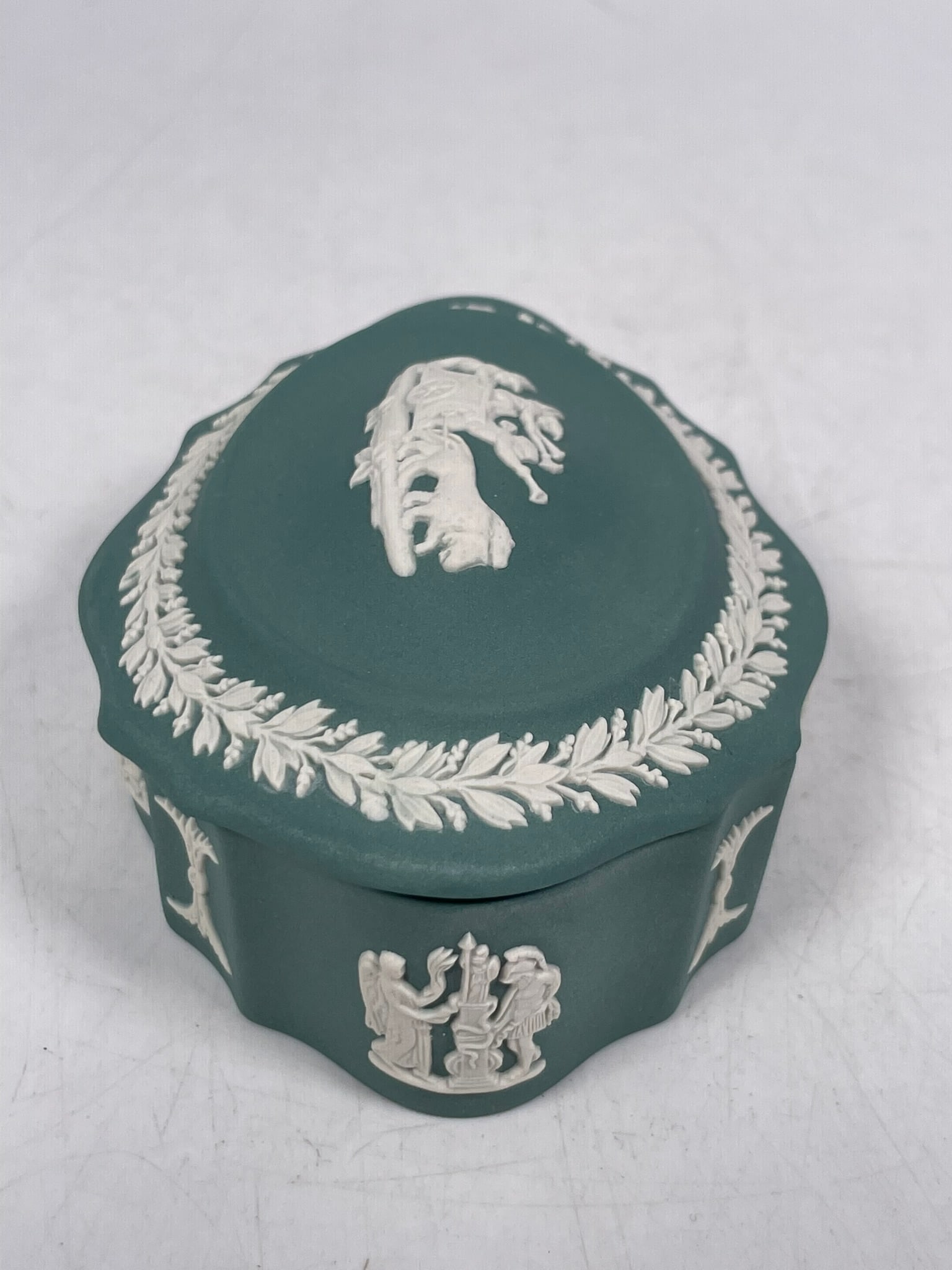 A Group of Five Wedgwood Jasperware - 11