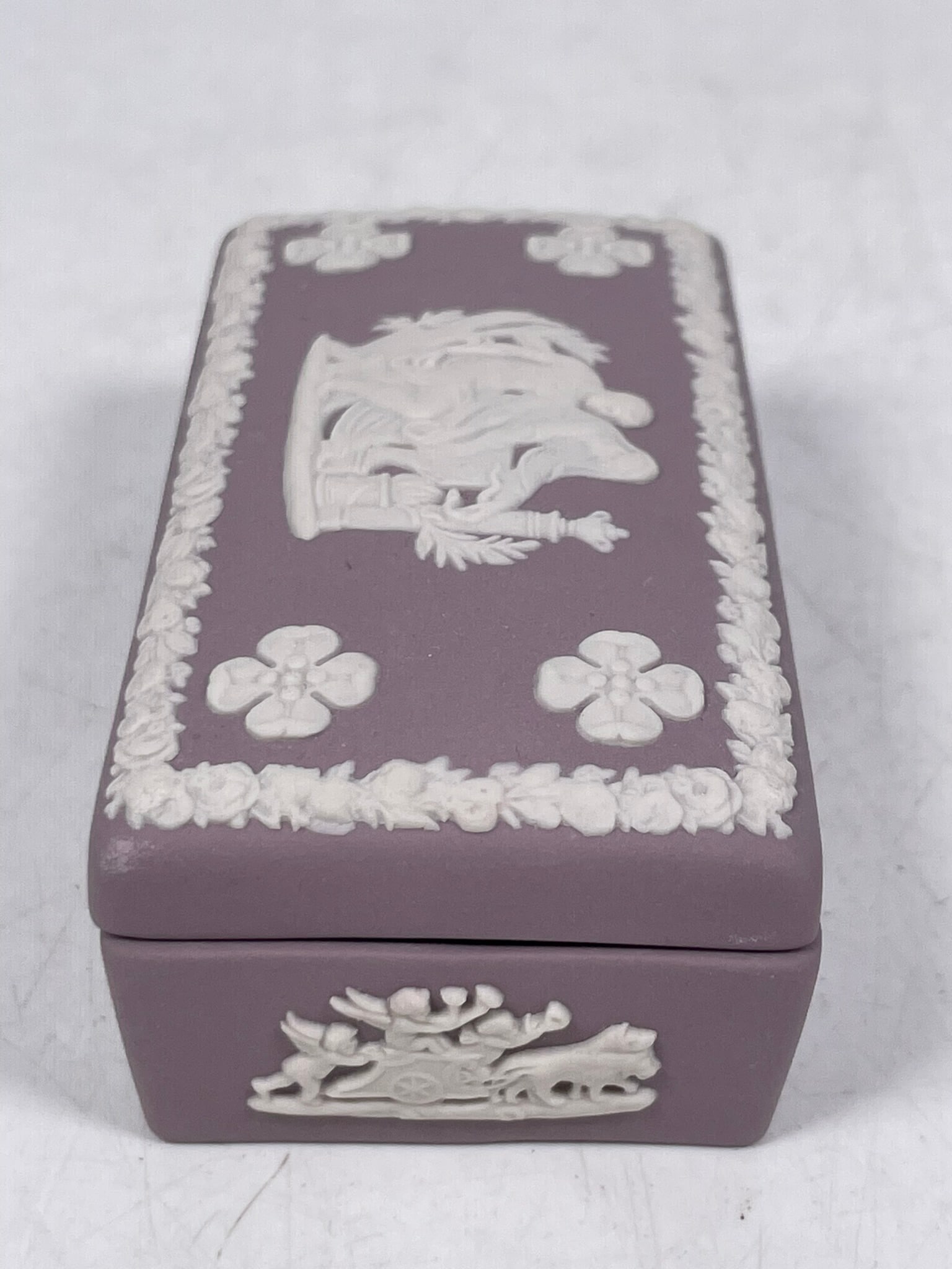 A Group of Five Wedgwood Jasperware - 17