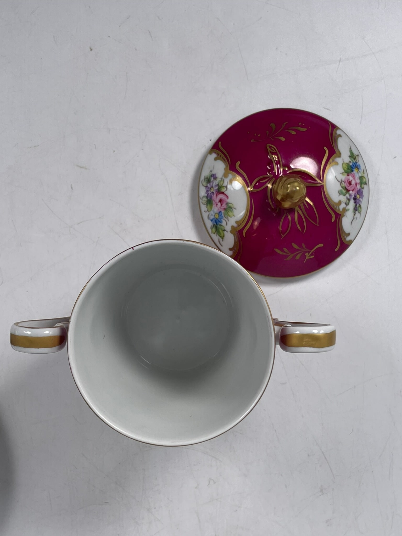 A Group of Five Limoges 'Peint a la Main' Porcelain Teaware - 15