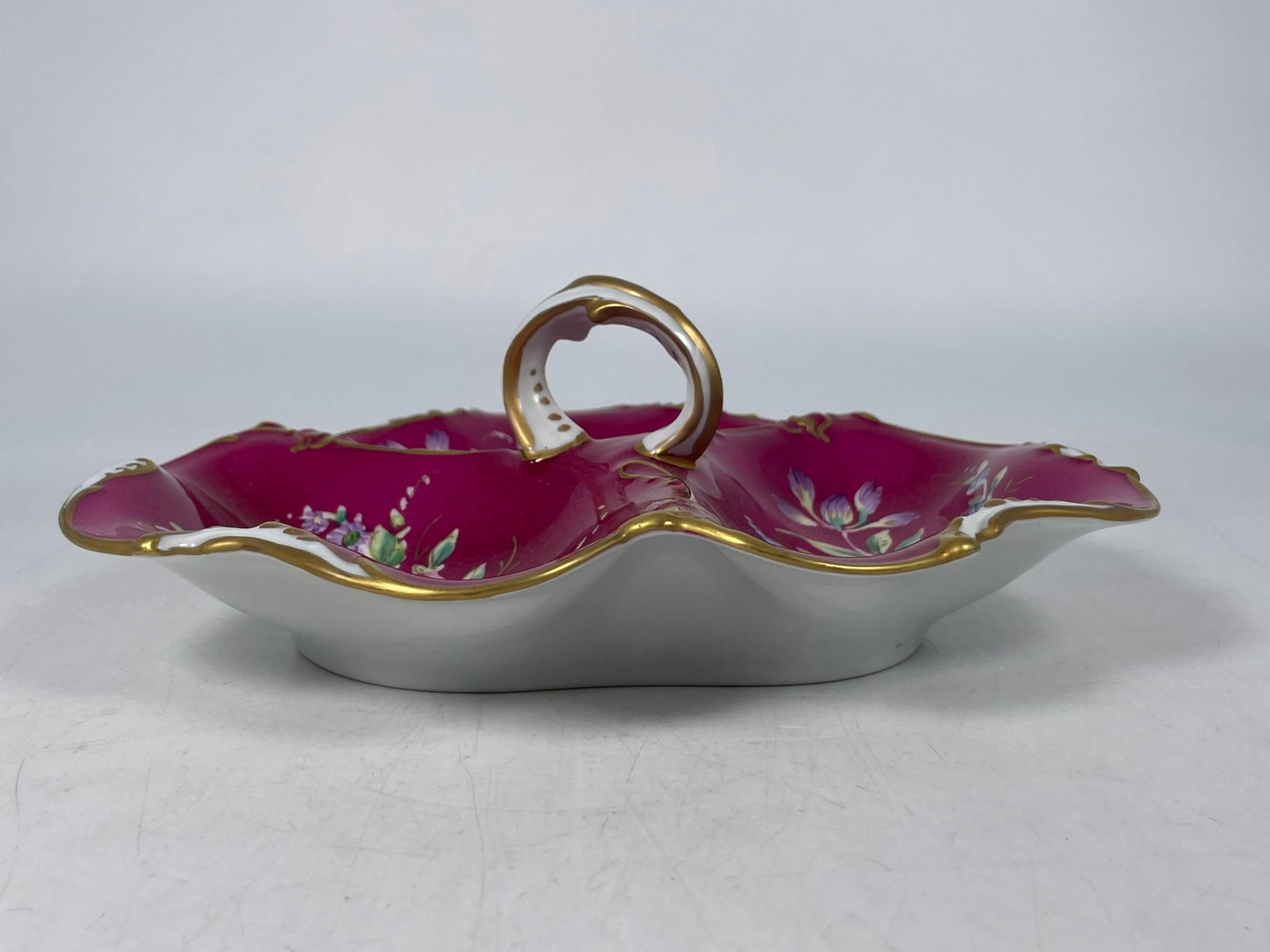 A Group of Five Limoges 'Peint a la Main' Porcelain Teaware - 3