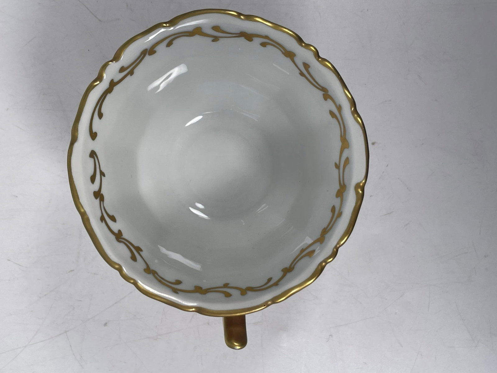 A Group of Five Limoges 'Peint a la Main' Porcelain Teaware - 8