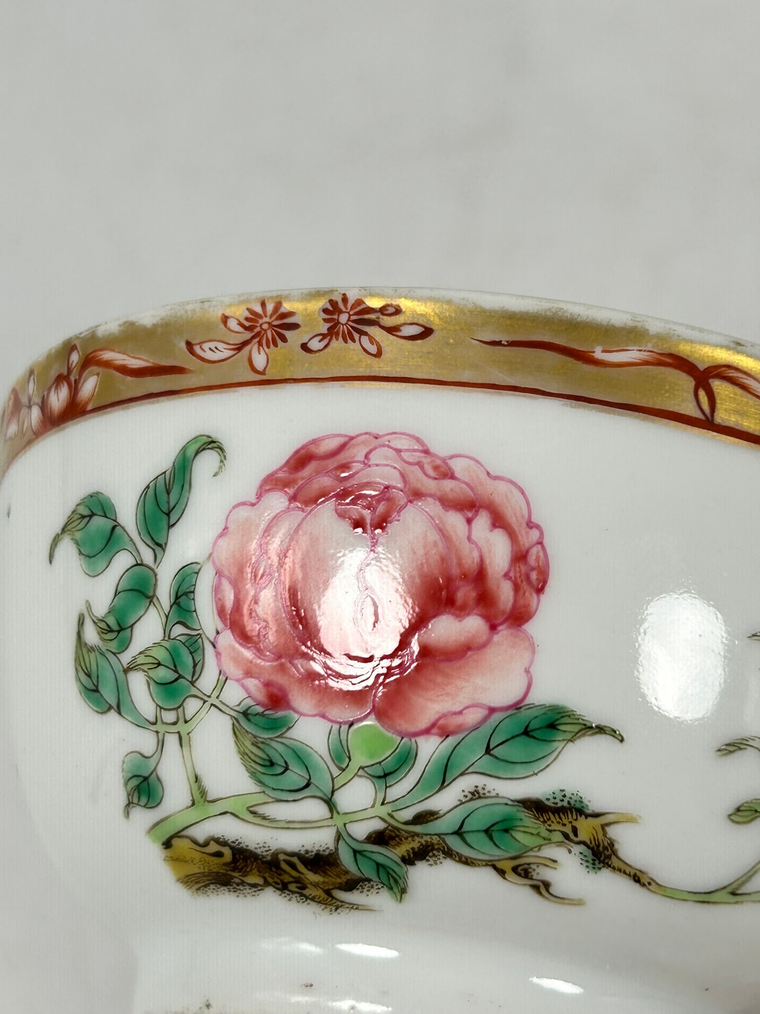 A Chinese Famille Rose Gilt-Decorated 'Flower' Porcelain Bowl - 10