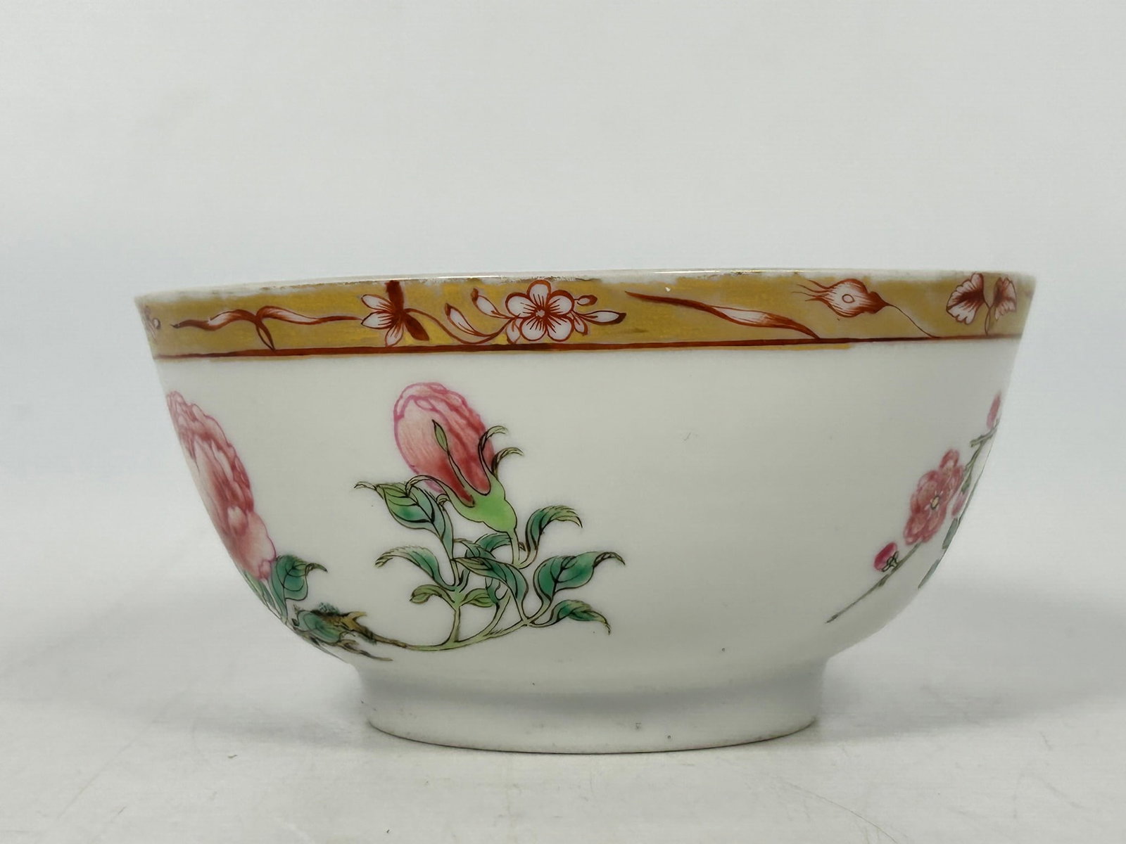 A Chinese Famille Rose Gilt-Decorated 'Flower' Porcelain Bowl - 4
