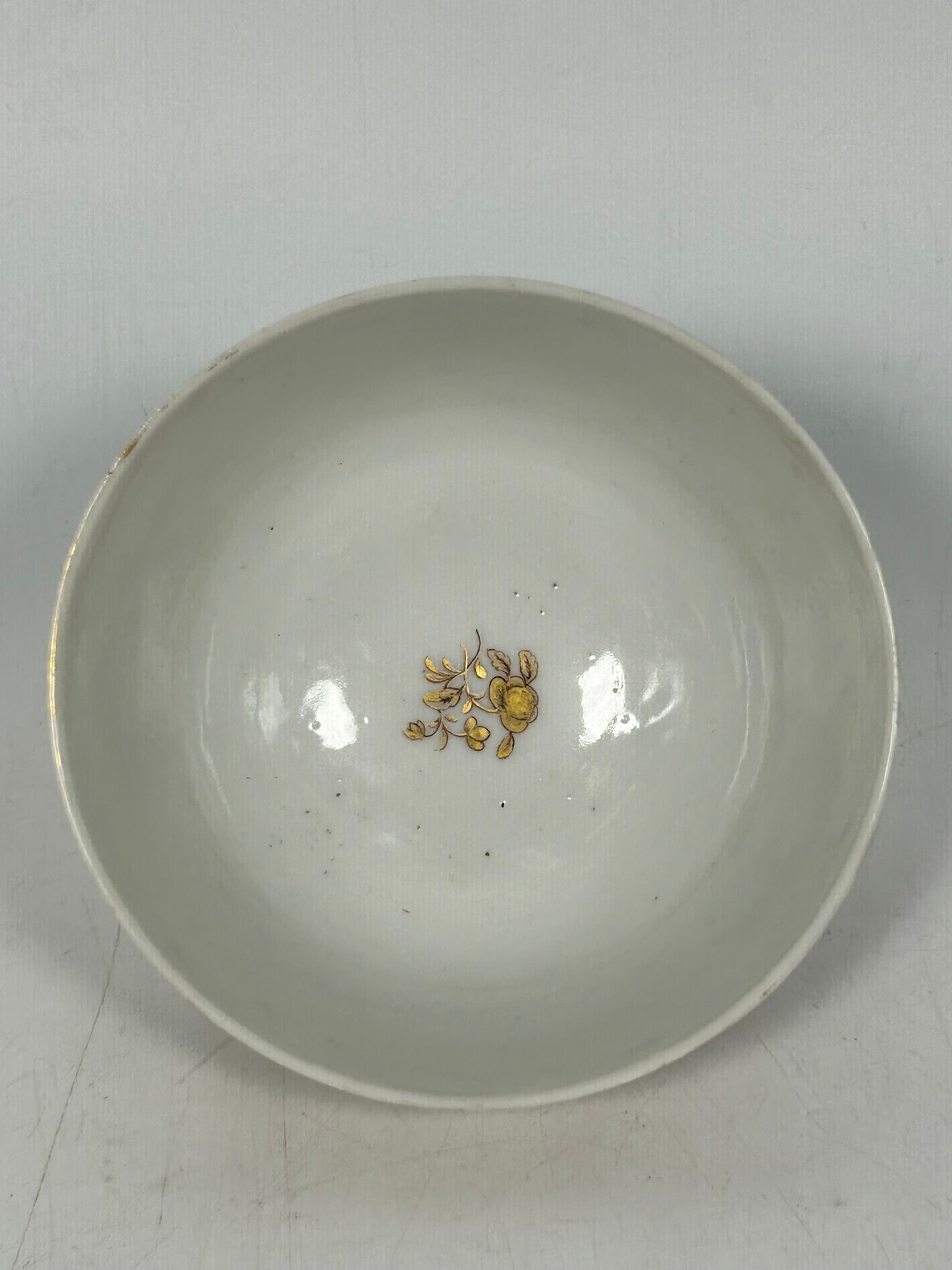 A Chinese Famille Rose Gilt-Decorated 'Flower' Porcelain Bowl - 5