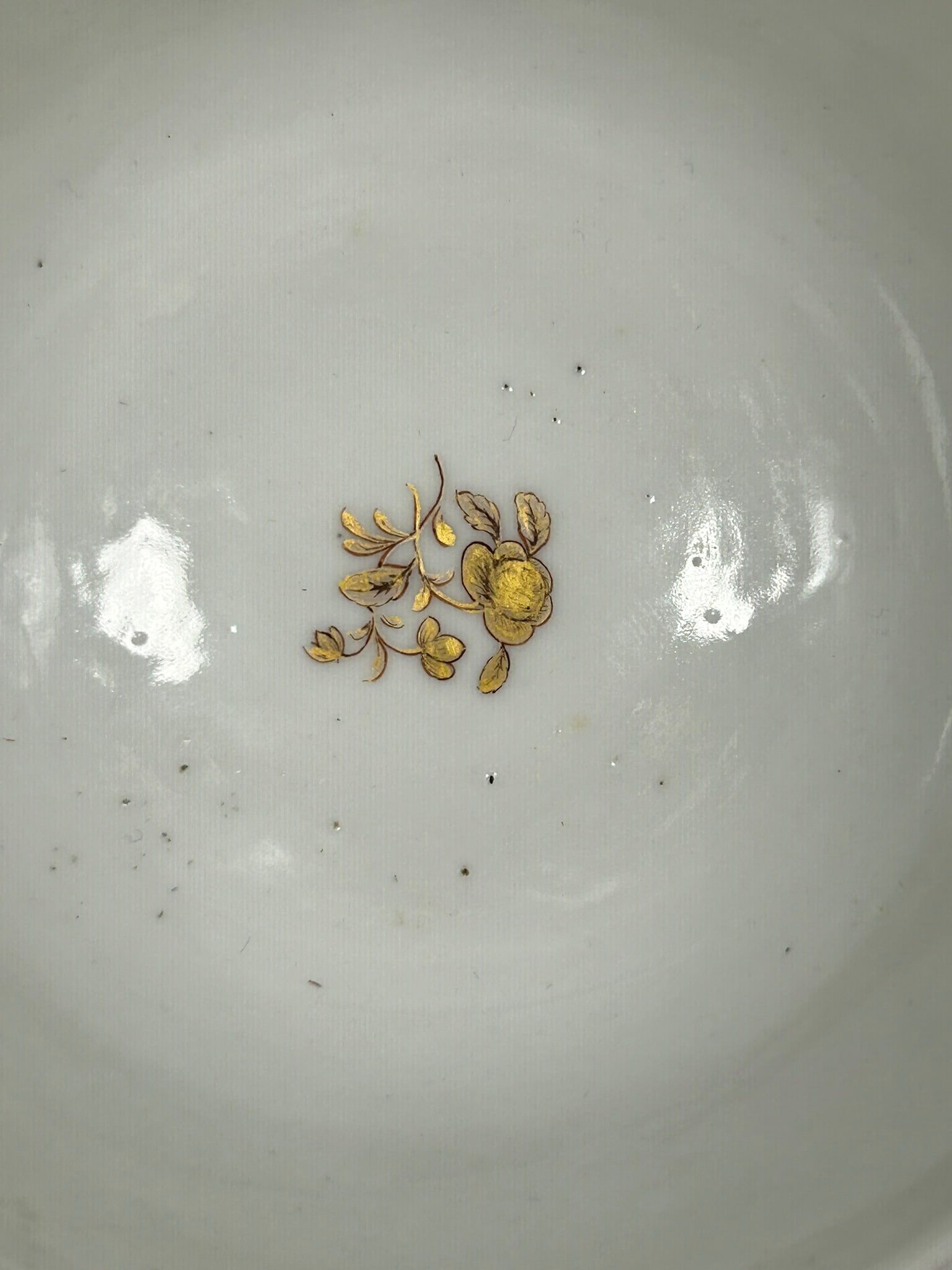 A Chinese Famille Rose Gilt-Decorated 'Flower' Porcelain Bowl - 6
