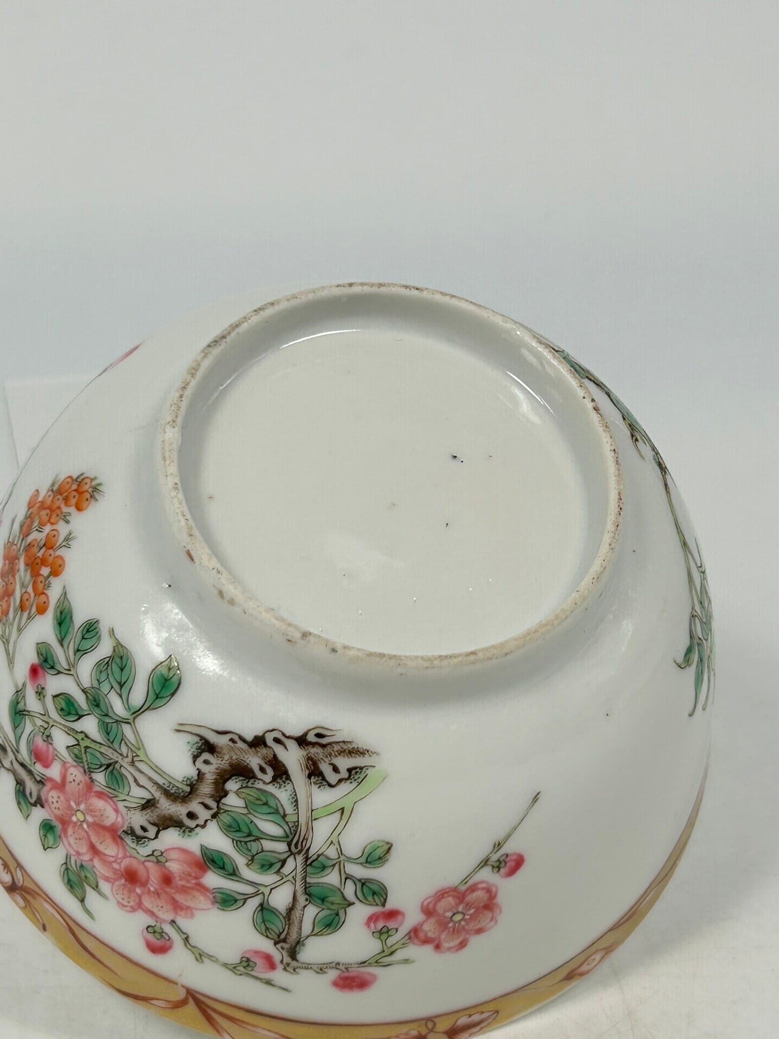 A Chinese Famille Rose Gilt-Decorated 'Flower' Porcelain Bowl - 8