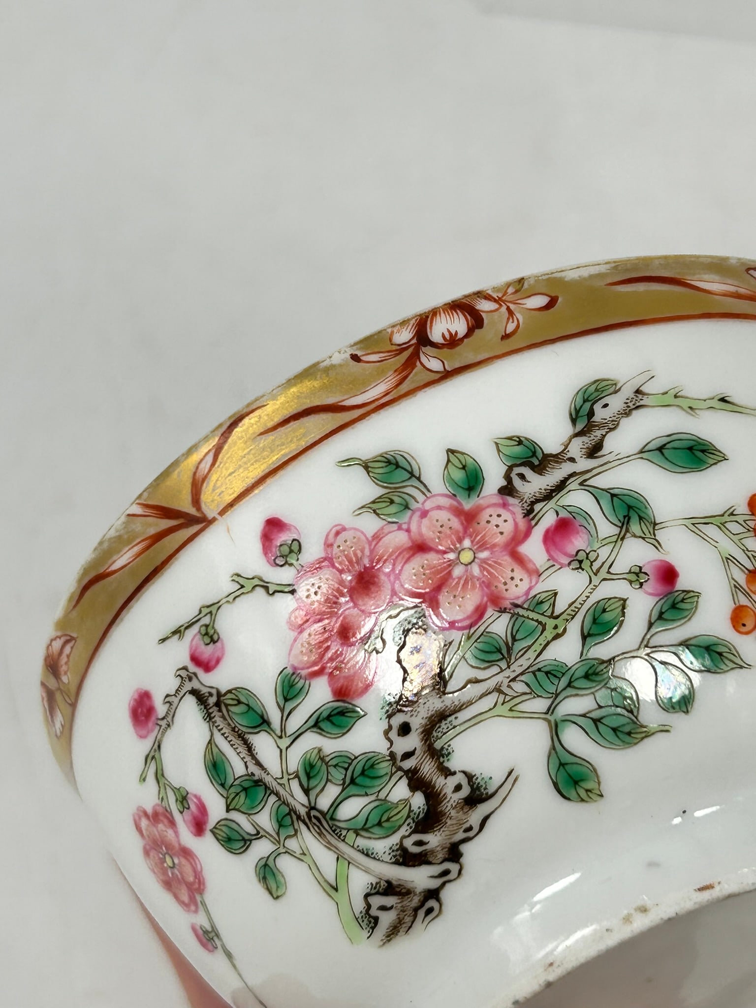 A Chinese Famille Rose Gilt-Decorated 'Flower' Porcelain Bowl - 9