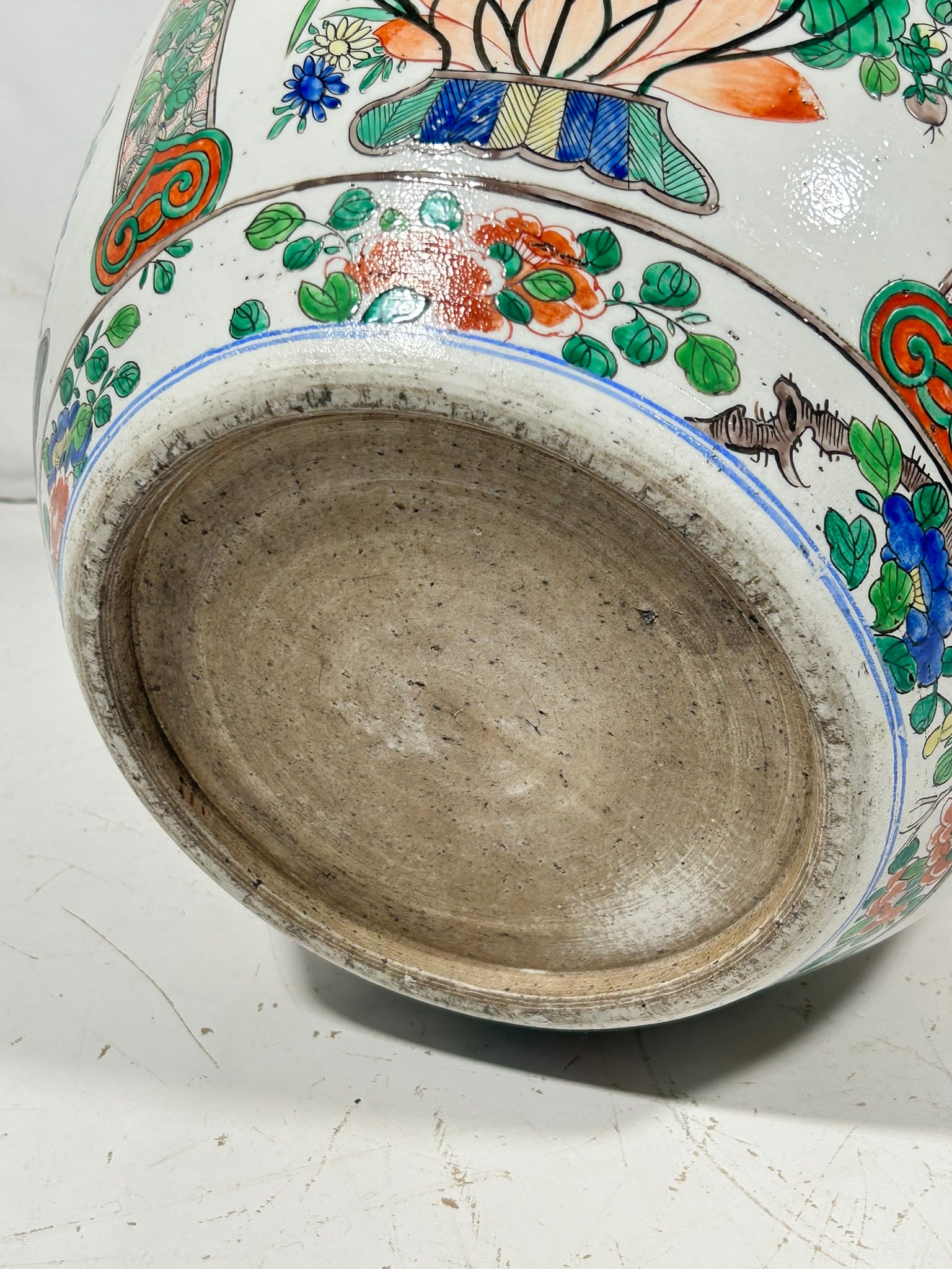 A Chinese Famille Verte Wucai Jardiniere, Kangxi Period, Qing Dynasty - 11
