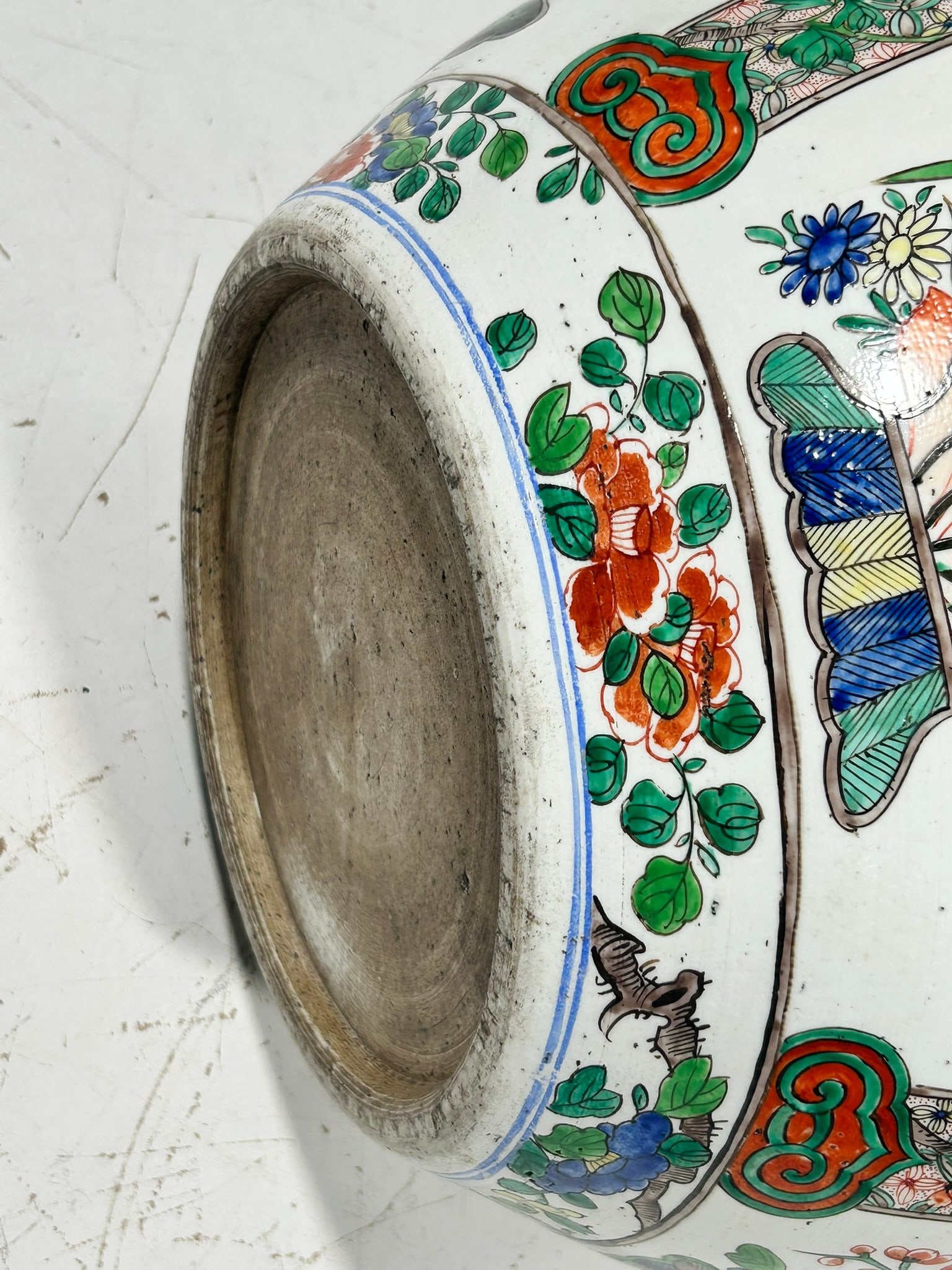 A Chinese Famille Verte Wucai Jardiniere, Kangxi Period, Qing Dynasty - 12
